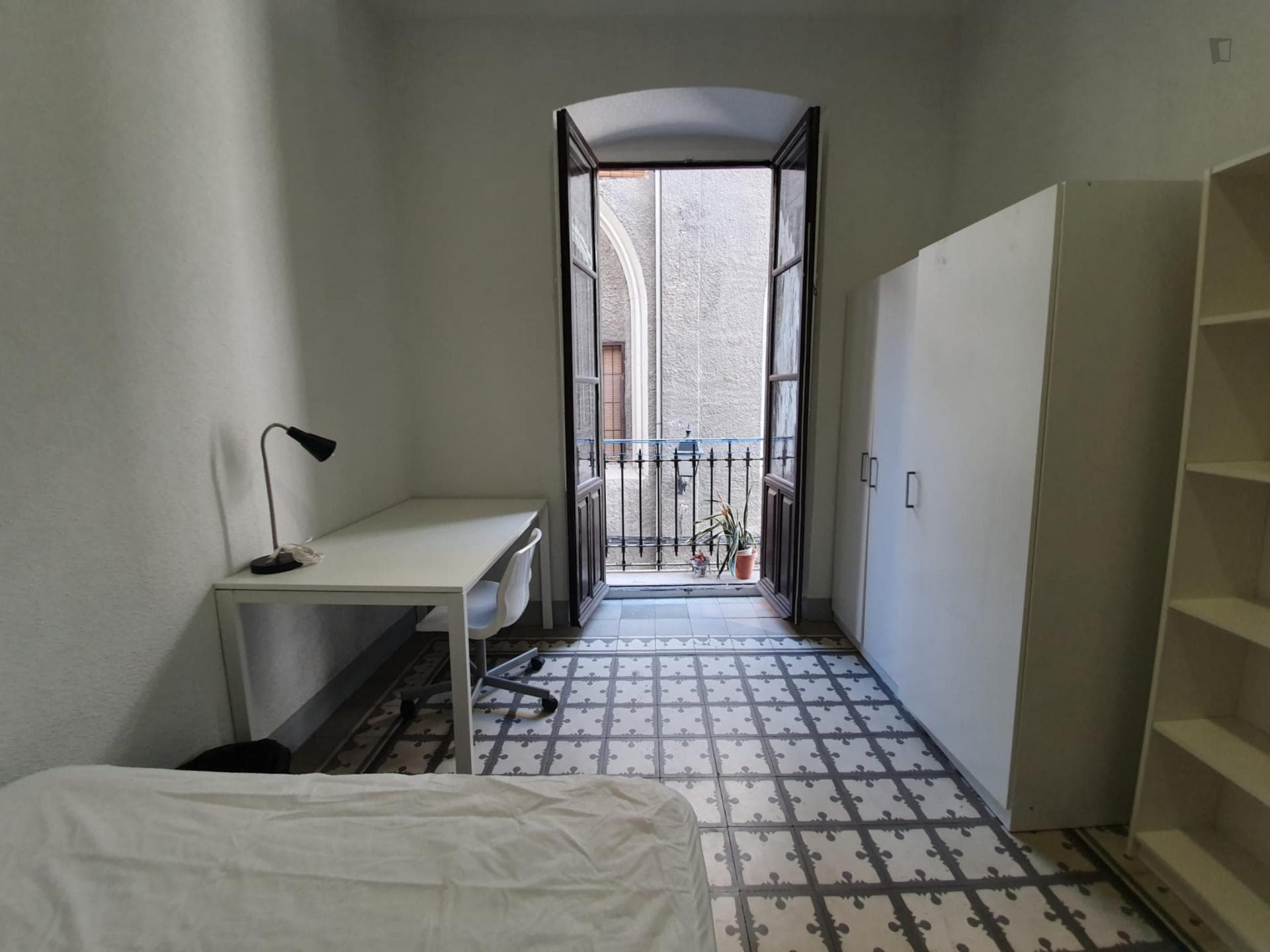 Double bedroom with a balcony, in Centro - Sagrario photo 1
