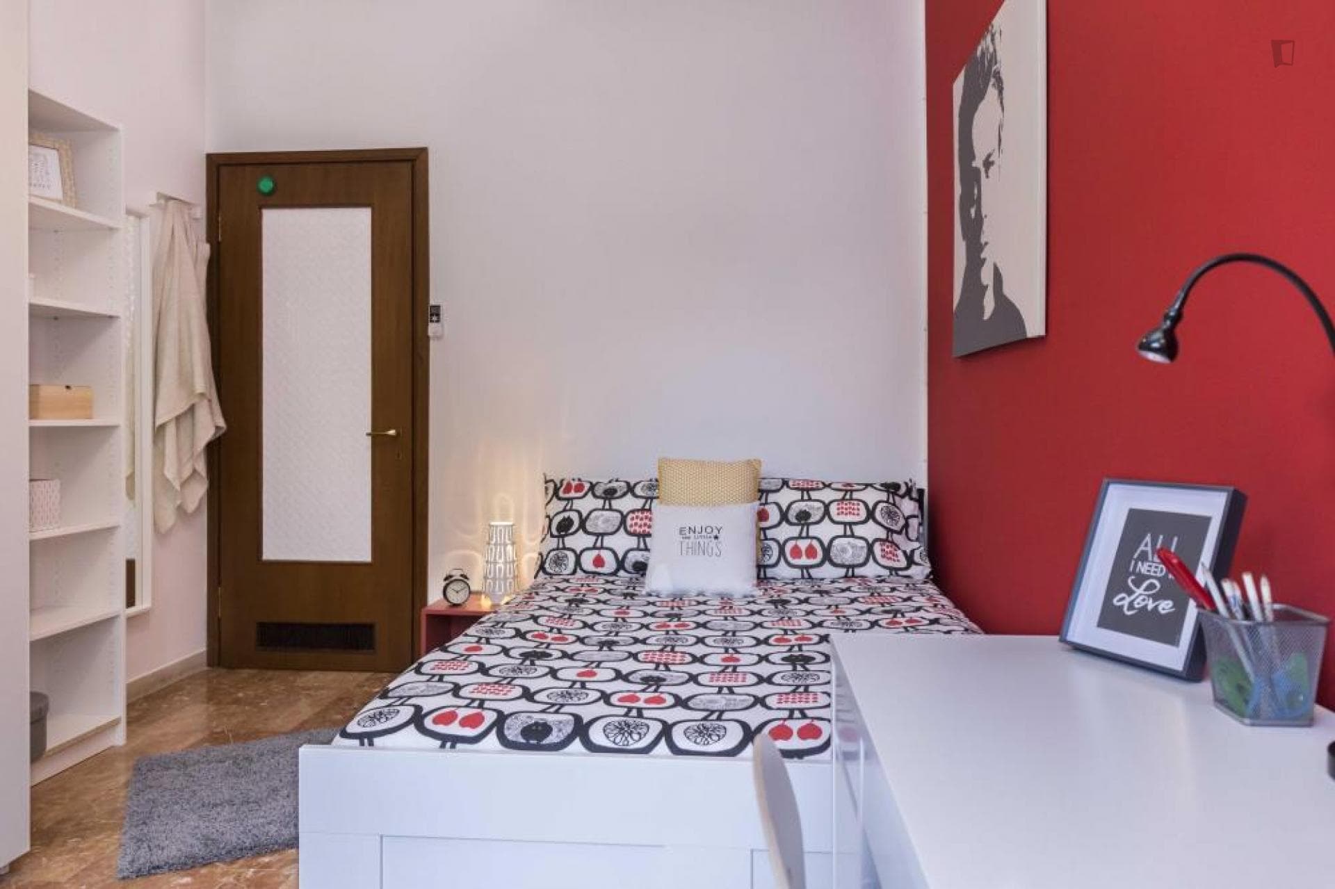Modern double bedroom in a 5-bedroom apartment near Segesta metro station photo 1