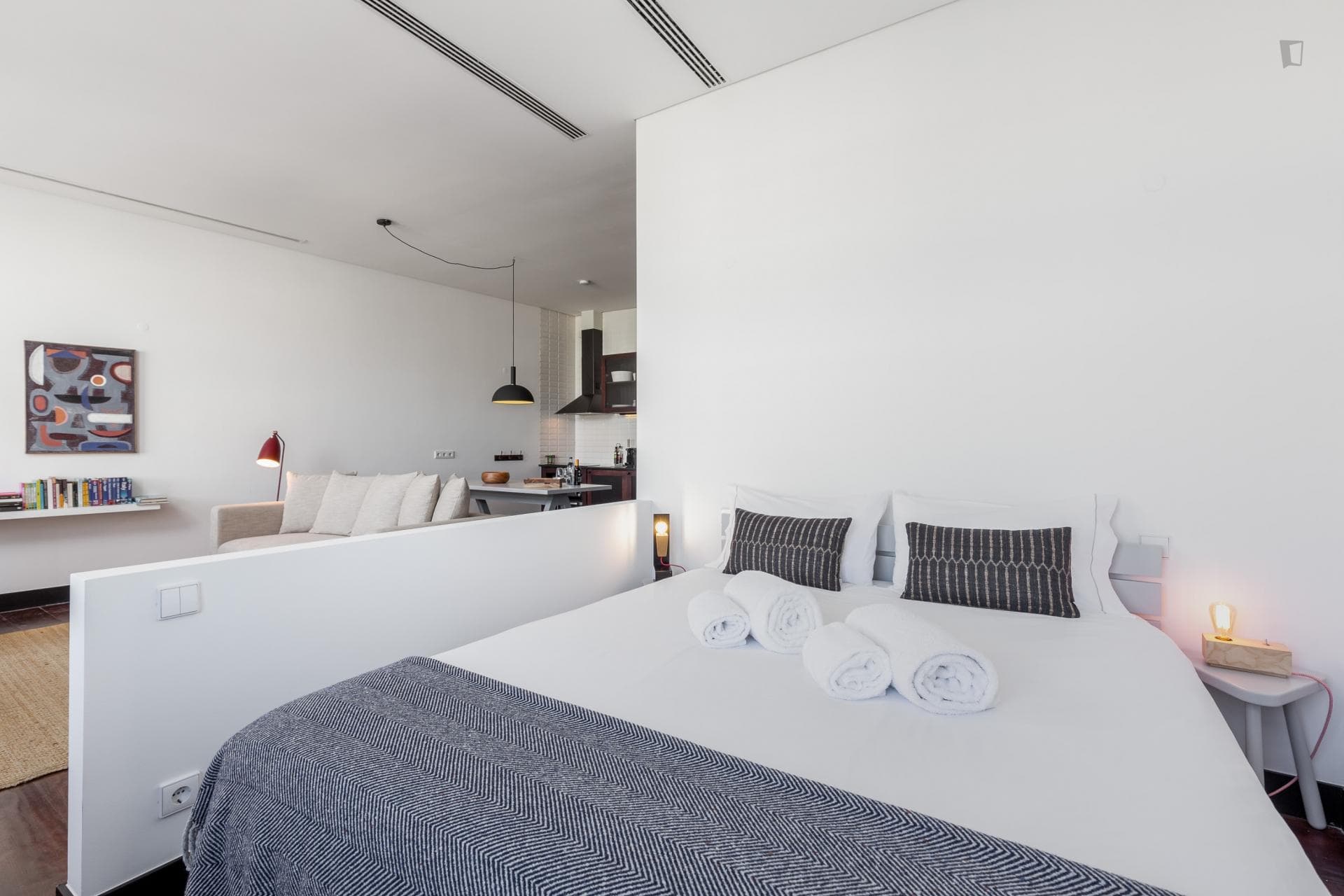 Stylish studio next to Jardim da Cordoaria photo 1
