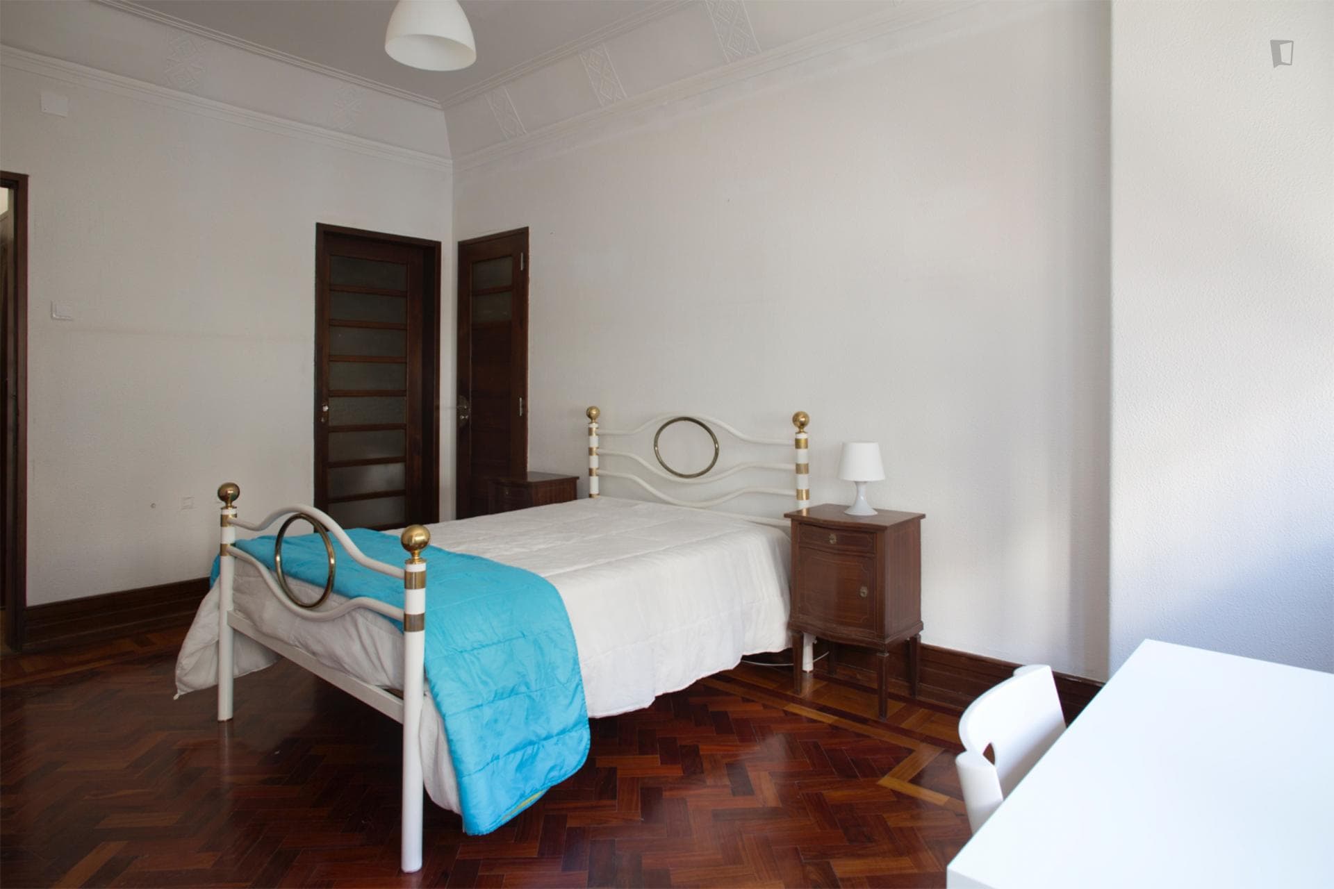 Bright double bedroom close to Marquês de Pombal metro station photo 1