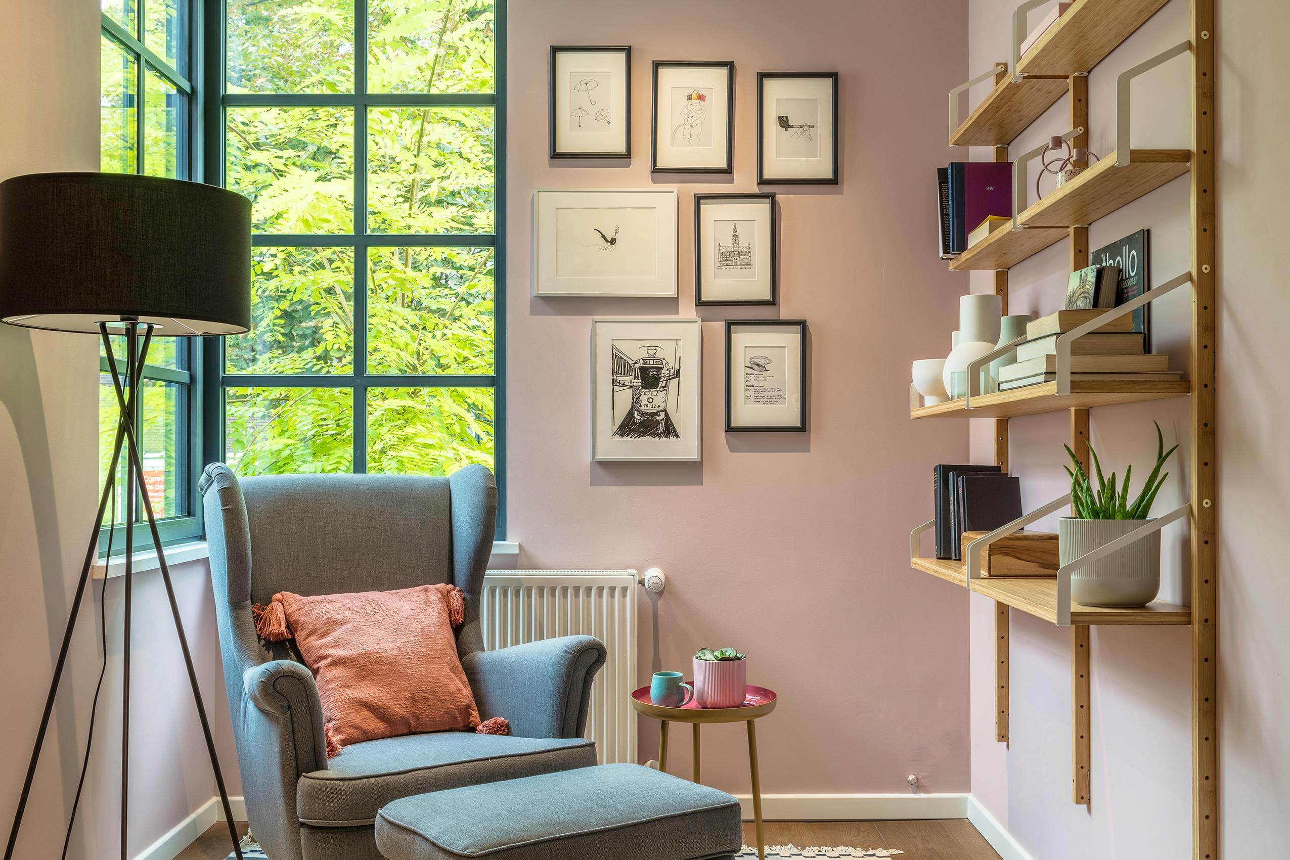 Classic Style Renovated House w/ Workspace + Backyard photo 1