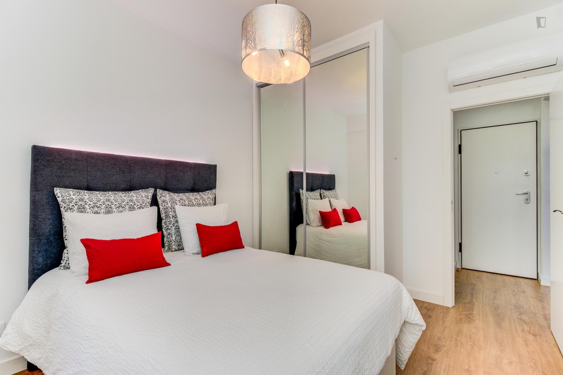 Admirable 1-bedroom apartment near Reboleira train station photo 1