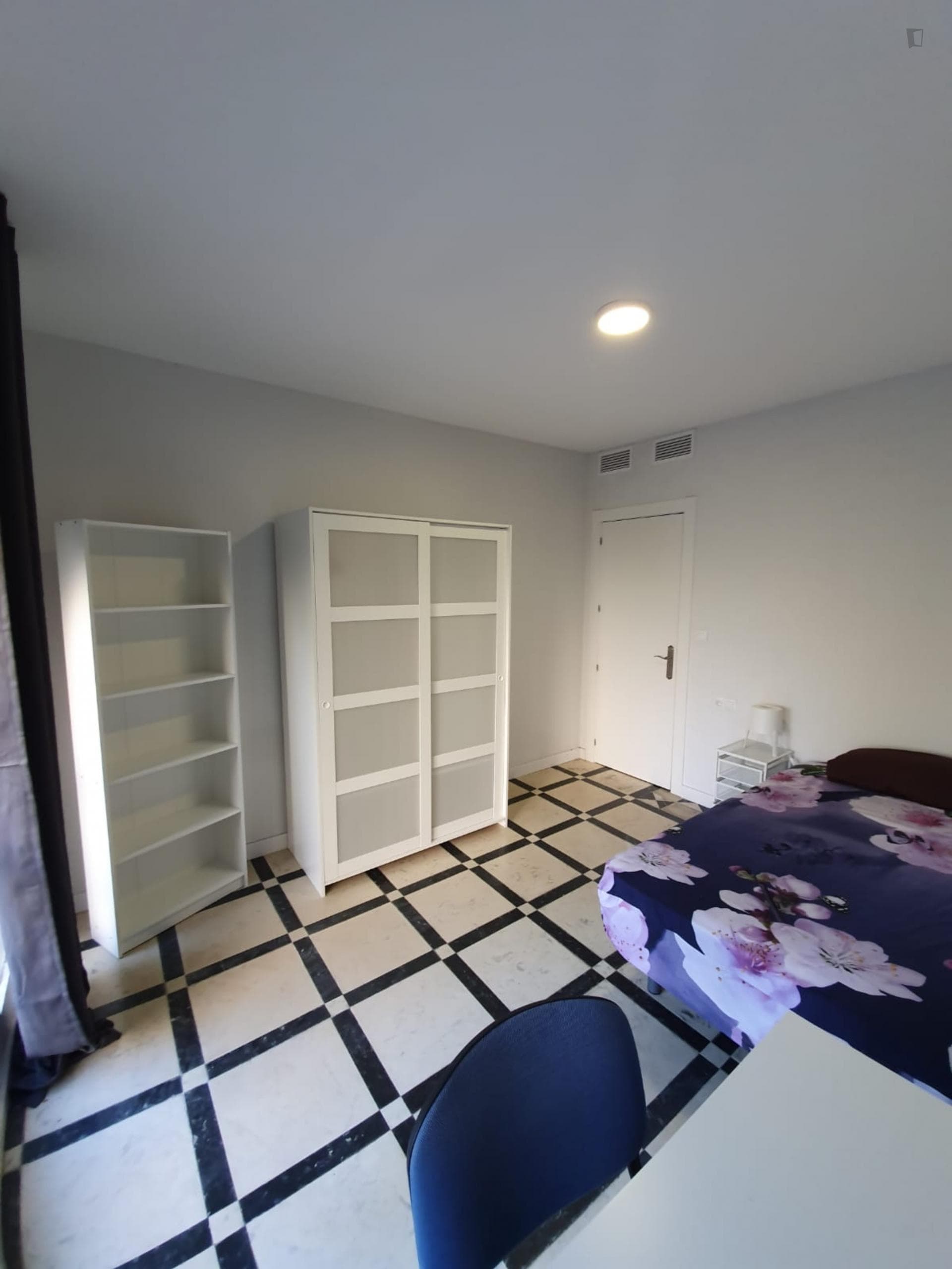 Neat and cosy double bedroom in Centro-Sagrario photo 1