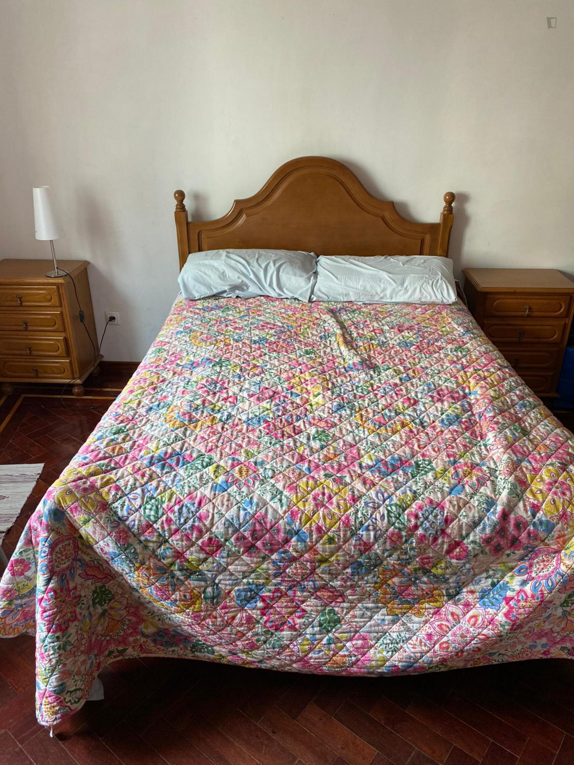 Homely double bedroom in well-linked Picoas photo 1