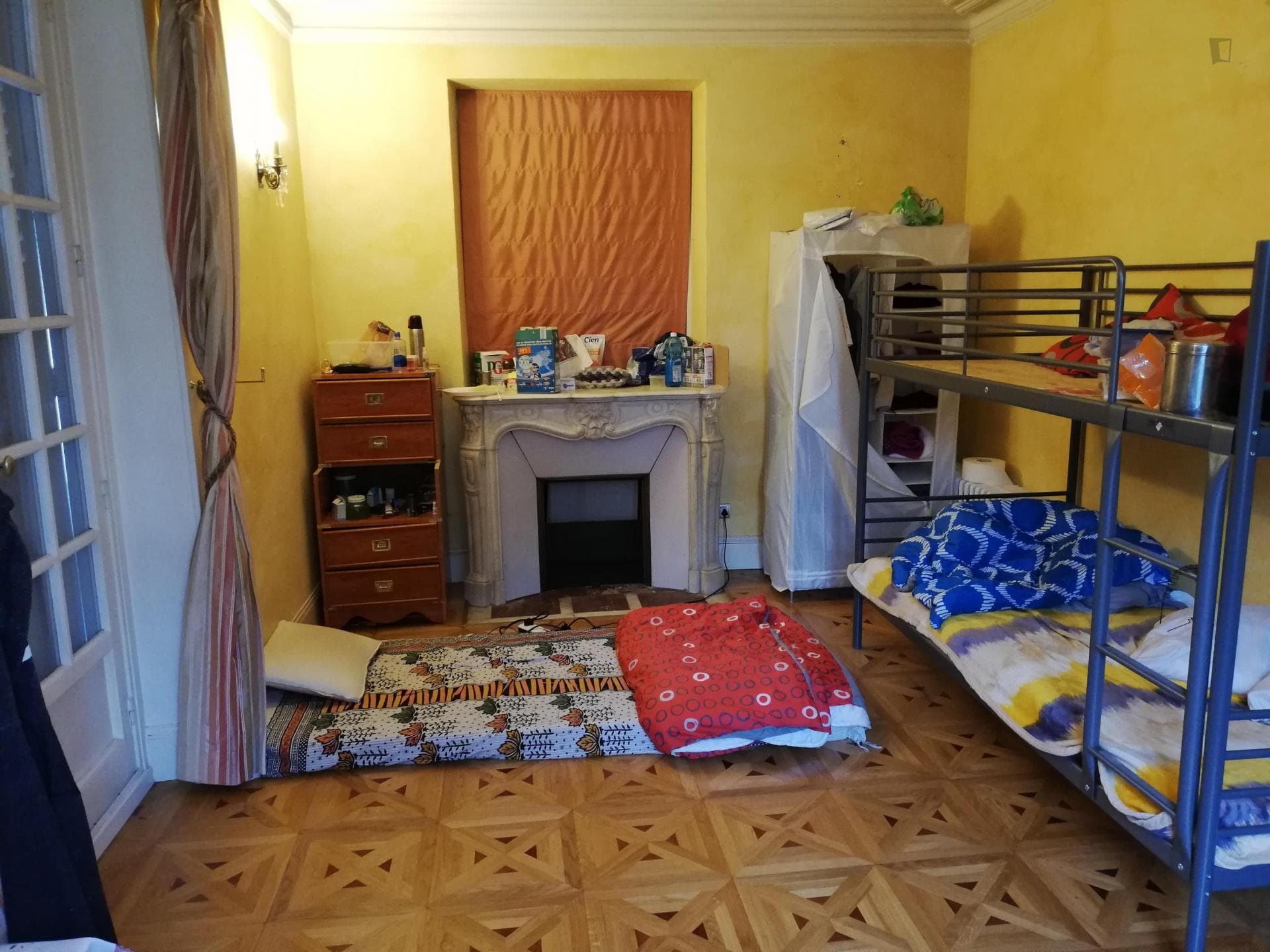 Bed in a bunk bedroom, near Gare D'acheres Ville train station photo 1