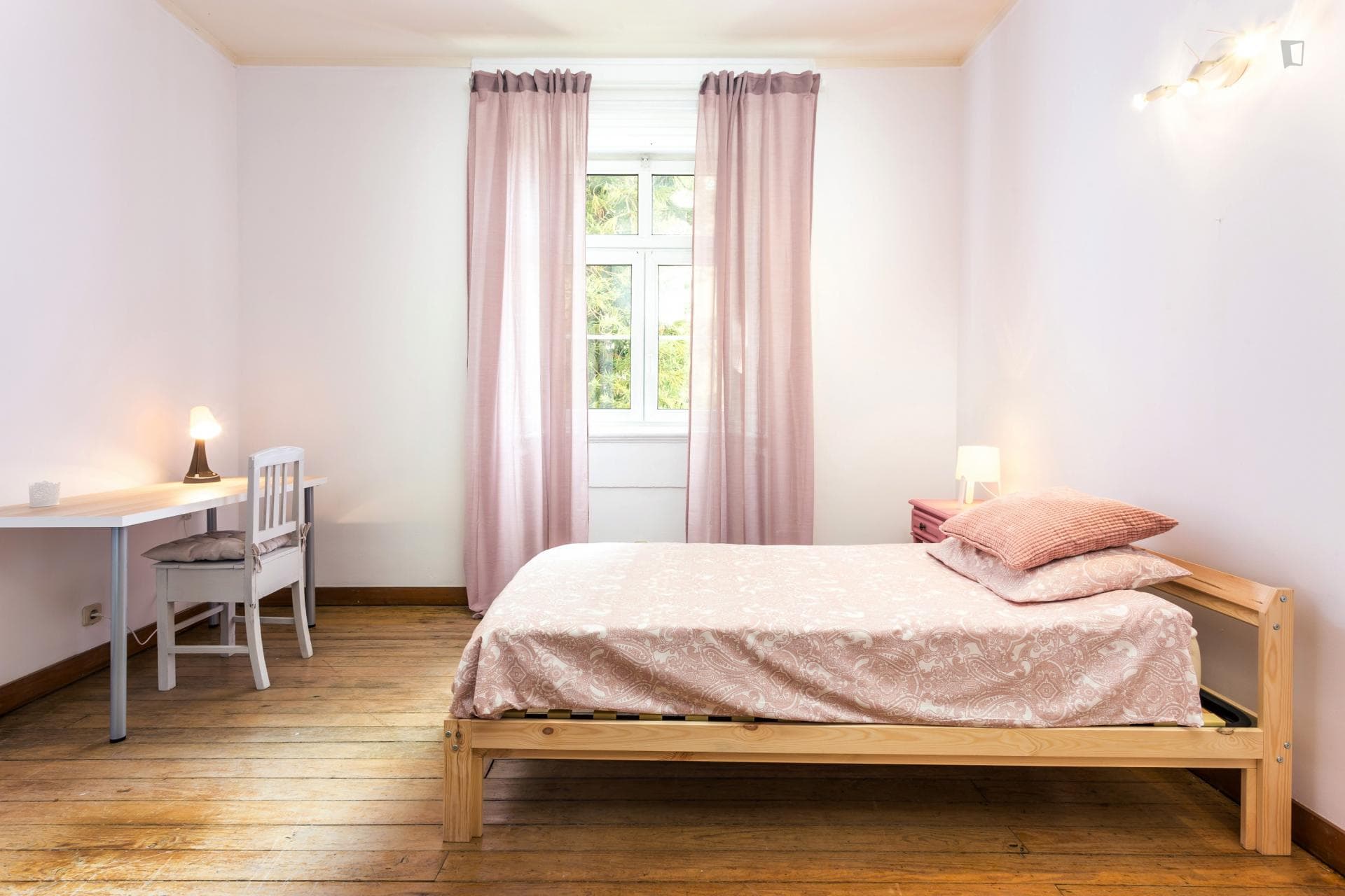 Single bedroom in a student apartment, in Telheiras photo 1