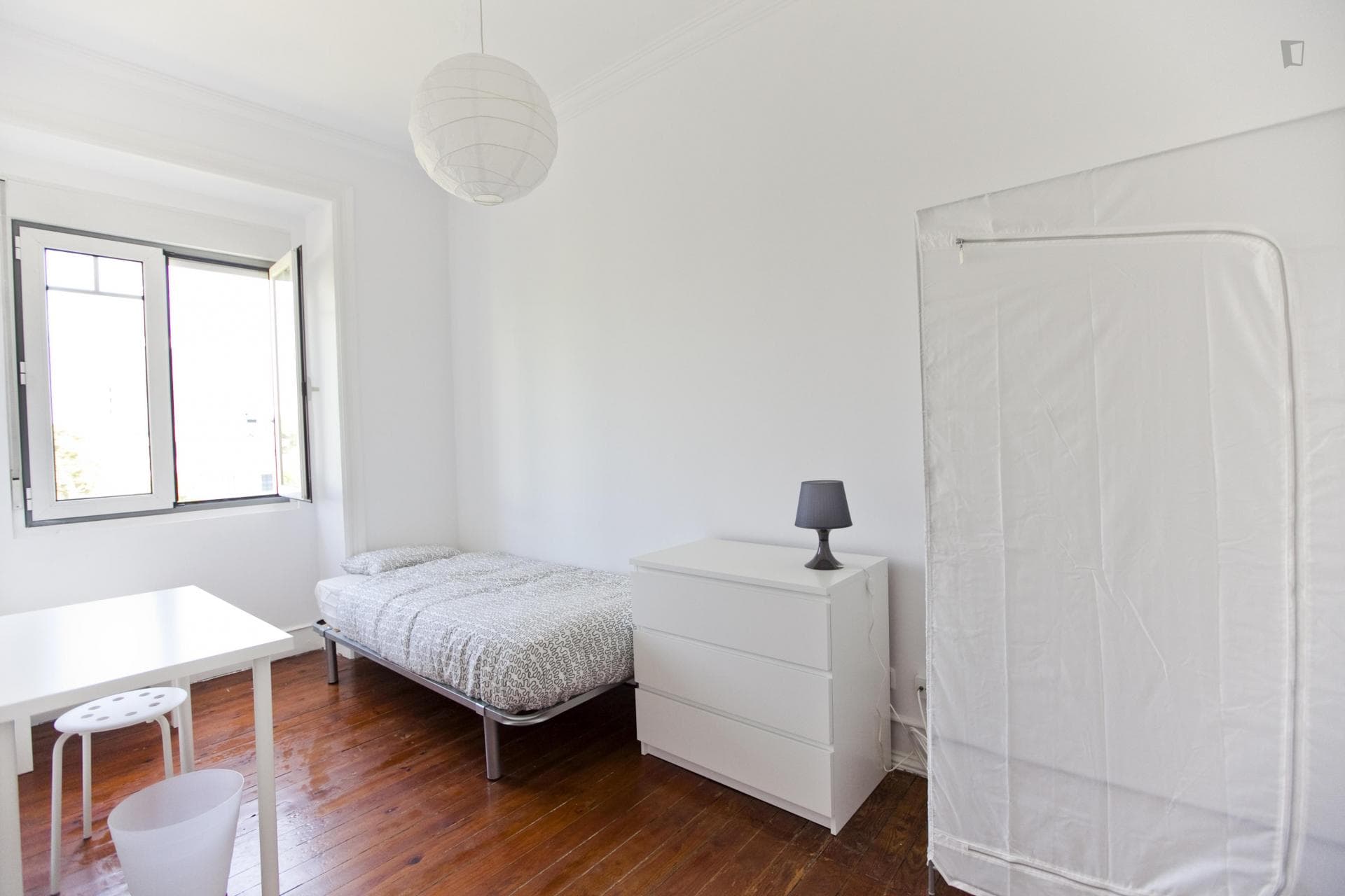 Single bedroom in 6-bedroom apartment near IST photo 1