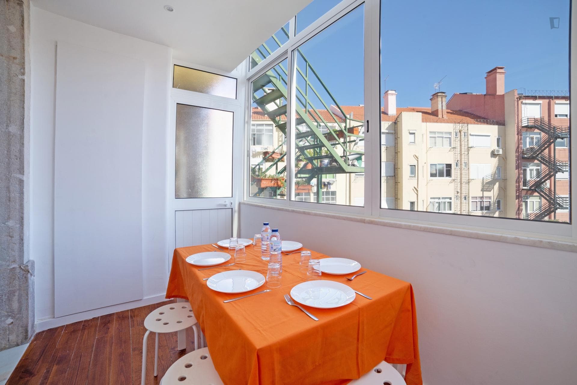 Bright double bedroom in Anjos photo 1