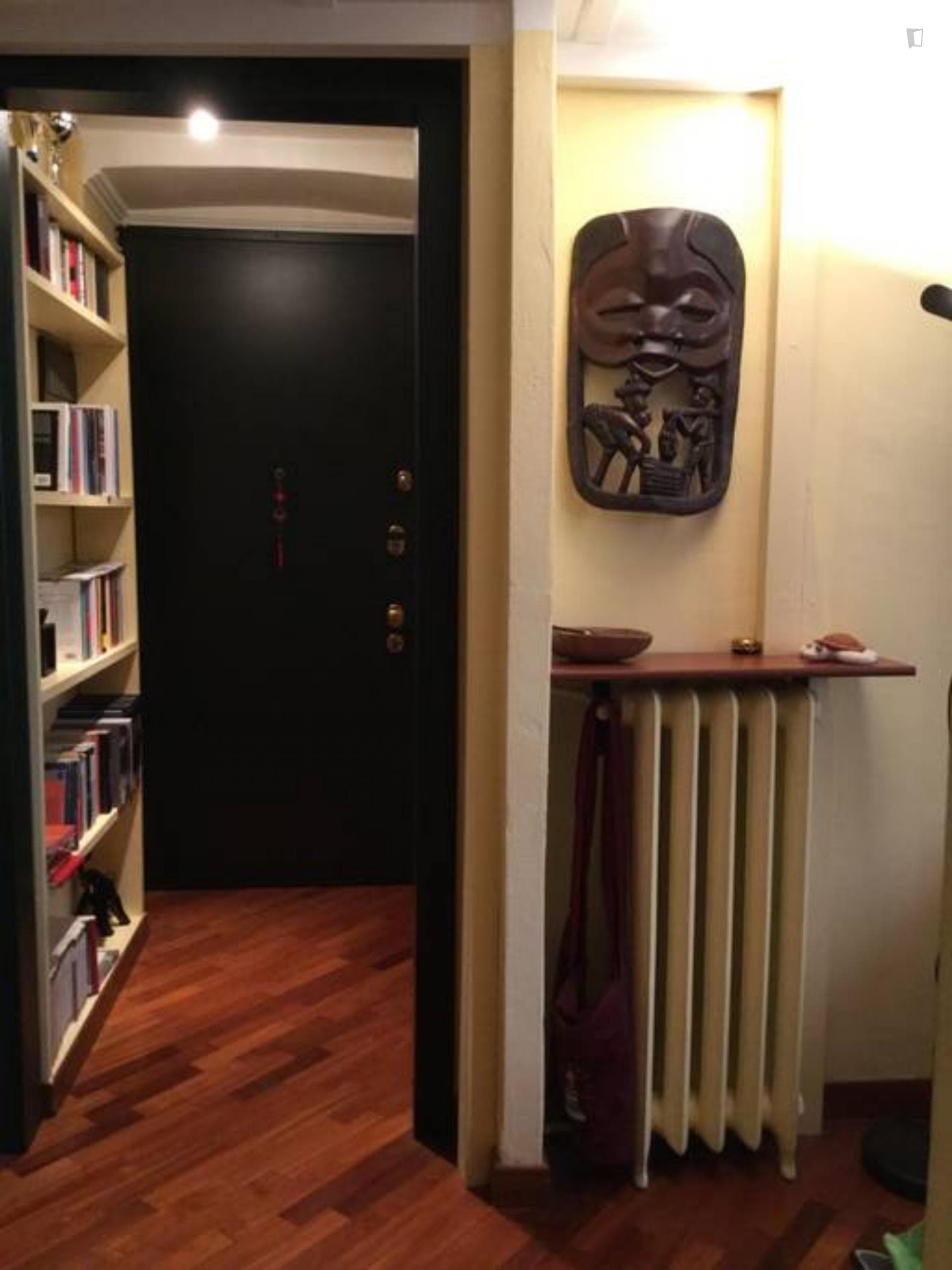 Homely studio apartment near the Porta Genova train station photo 1