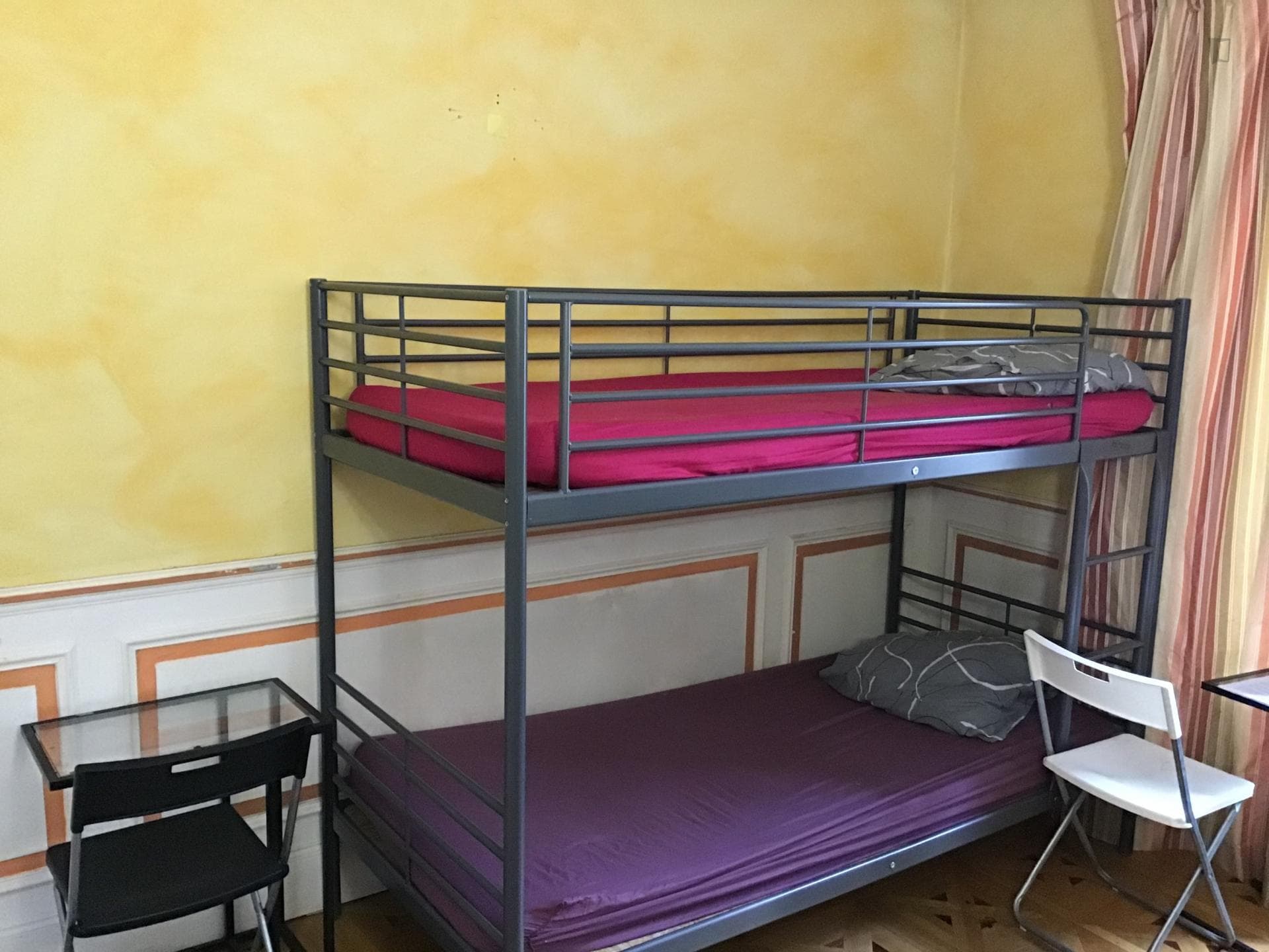 Bed in a neat bunk bedroom, in Achères photo 1