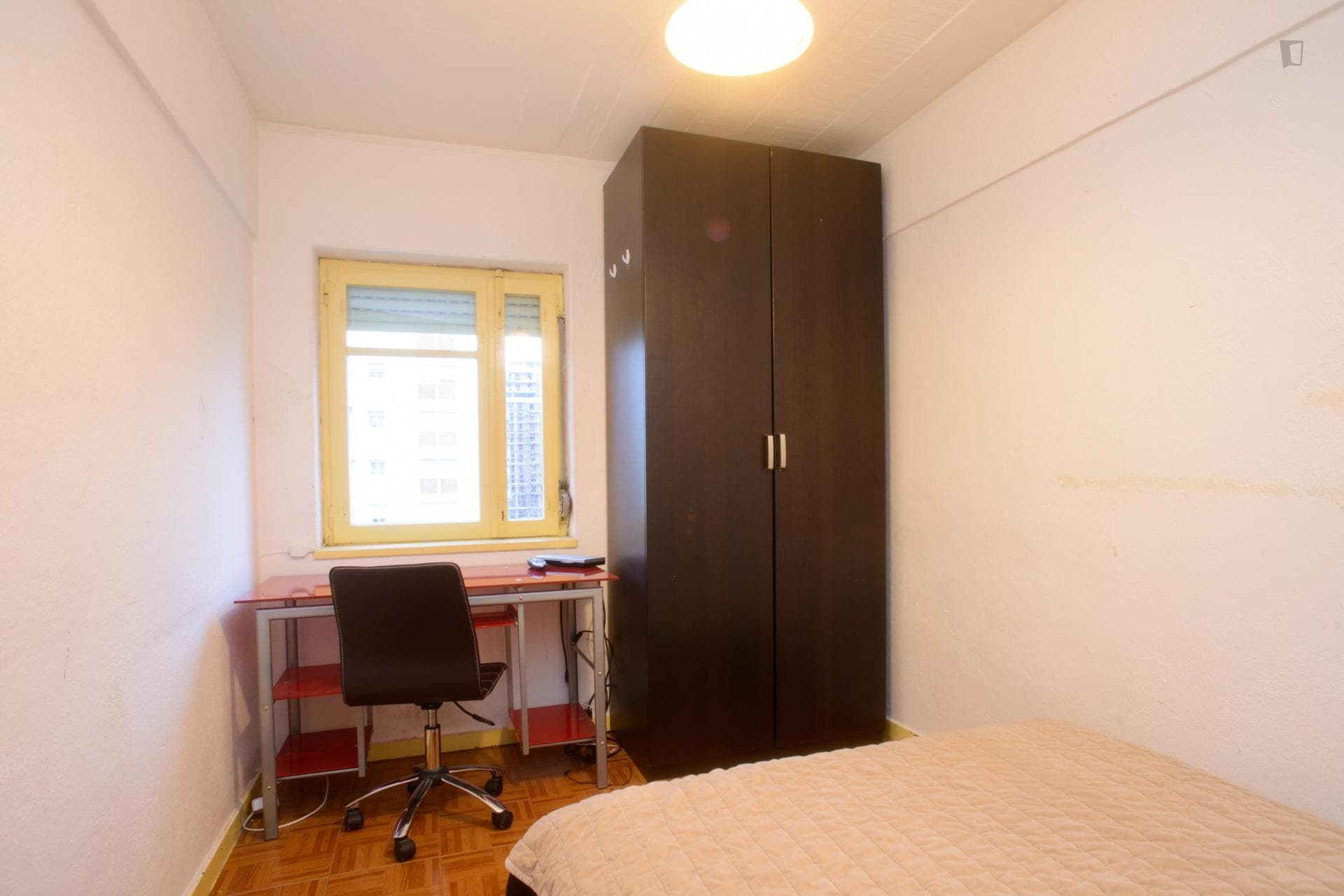 Lovely double bedroom near Olivais metro station photo 1