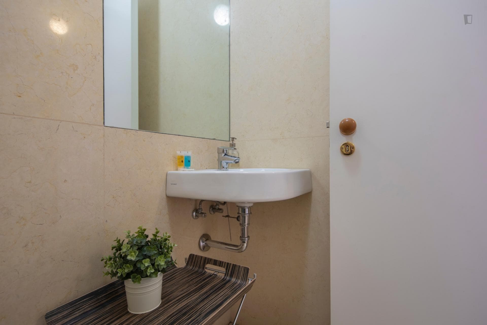 Complete and modern 2-bedroom apartment in the heart of Lisbon photo 1