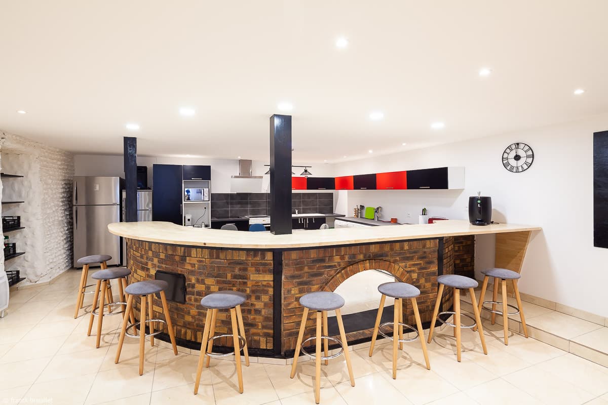 Modern Comfortable Complex w/ Coworking + Game Room + Cinema photo 1
