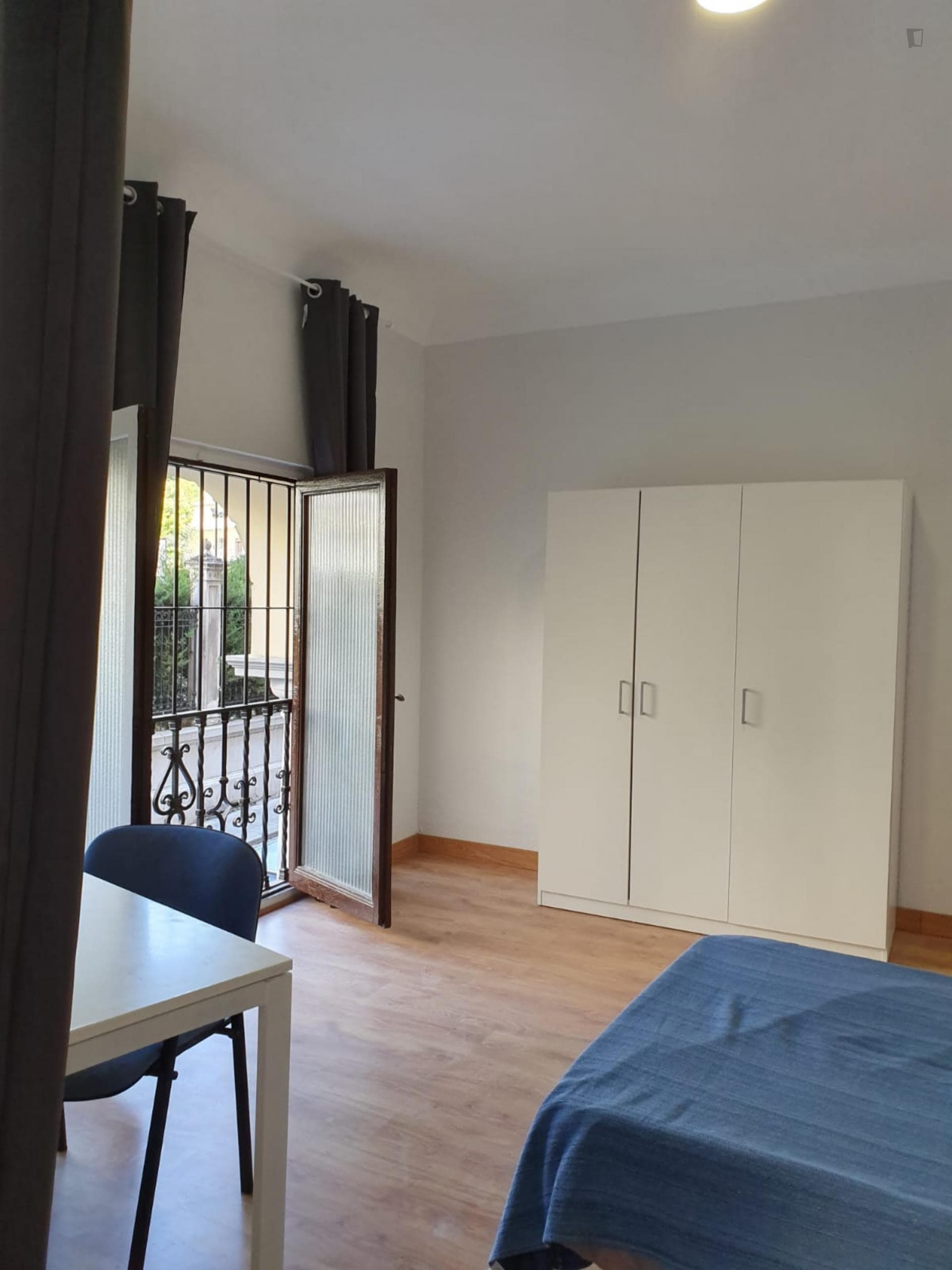 Snug double bedroom in the centre of Granada photo 1
