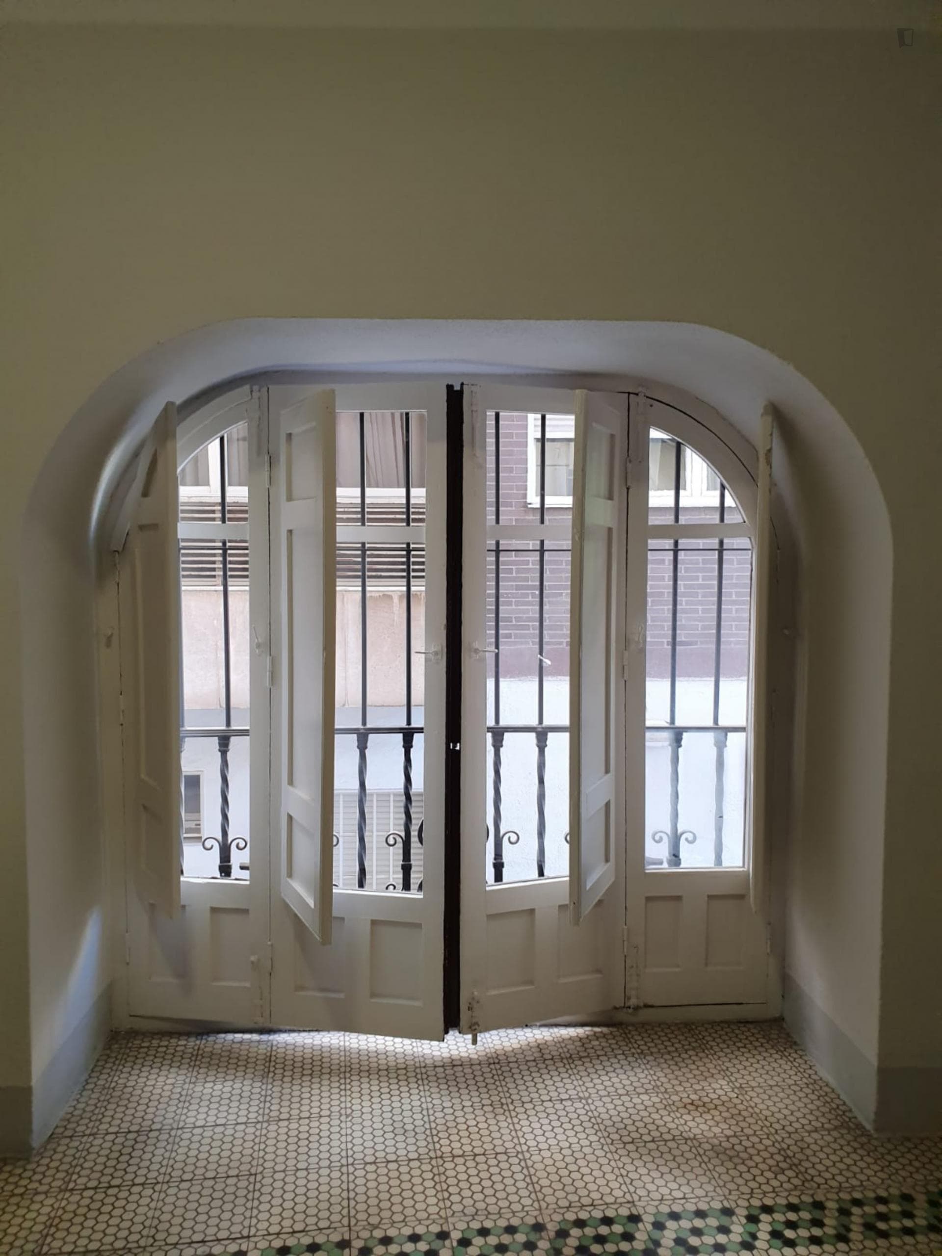 Elegant double bedroom in the centre of the city photo 1