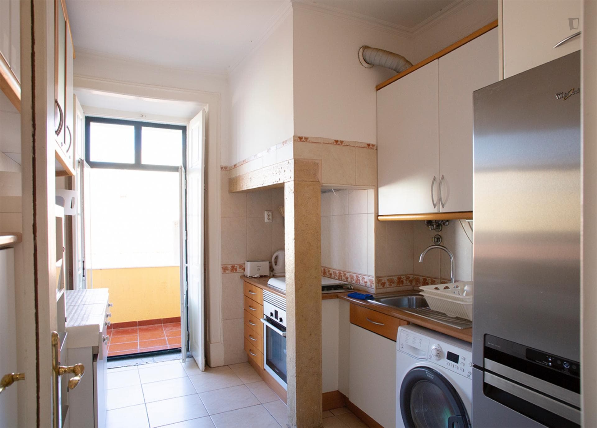 Pleasant twin bedroom, in a 6-bedroom apartment, in Arroios photo 1