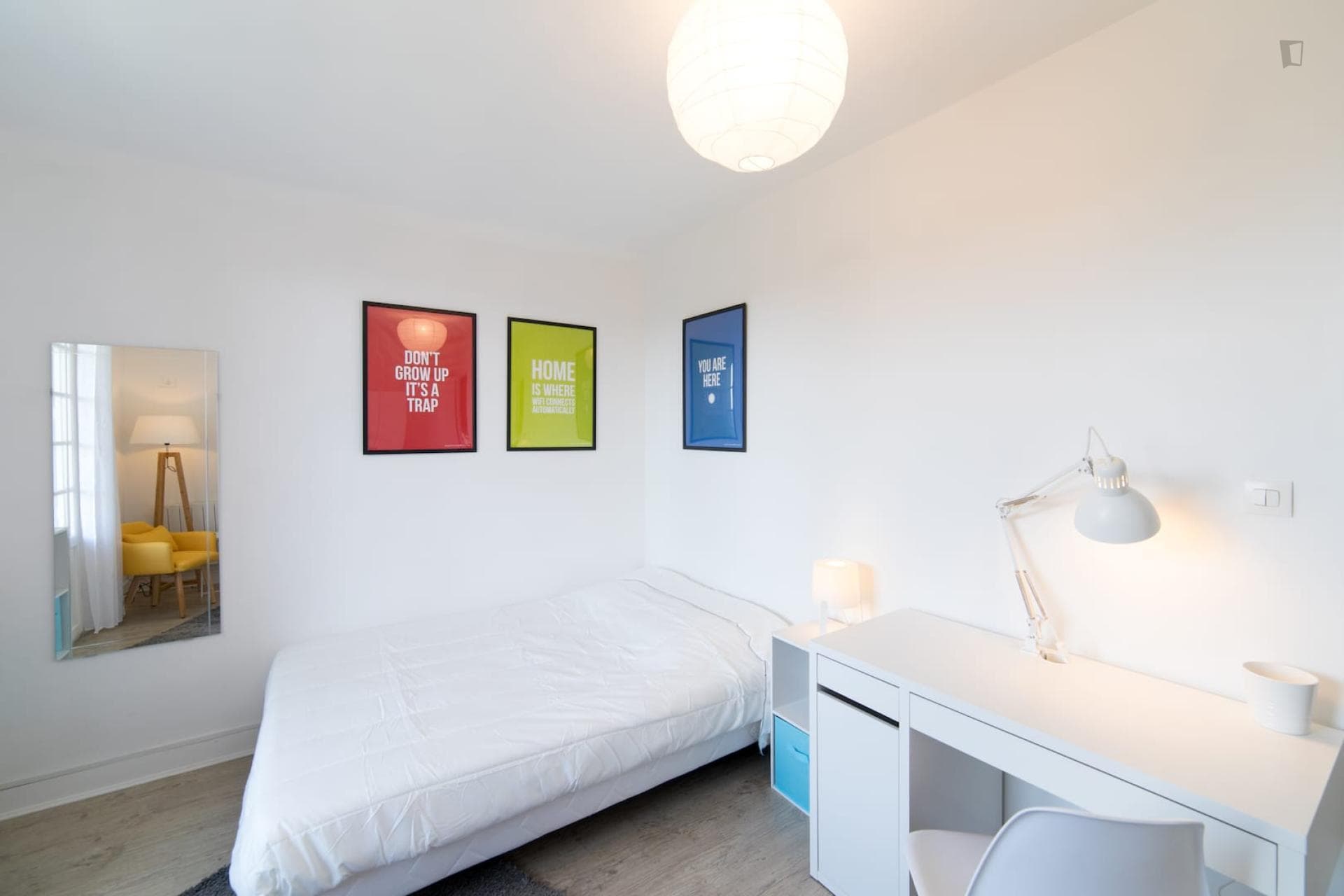 Luminous double bedroom in a 4-bedroom apartment near Saint Agne-SNCF transport station photo 1