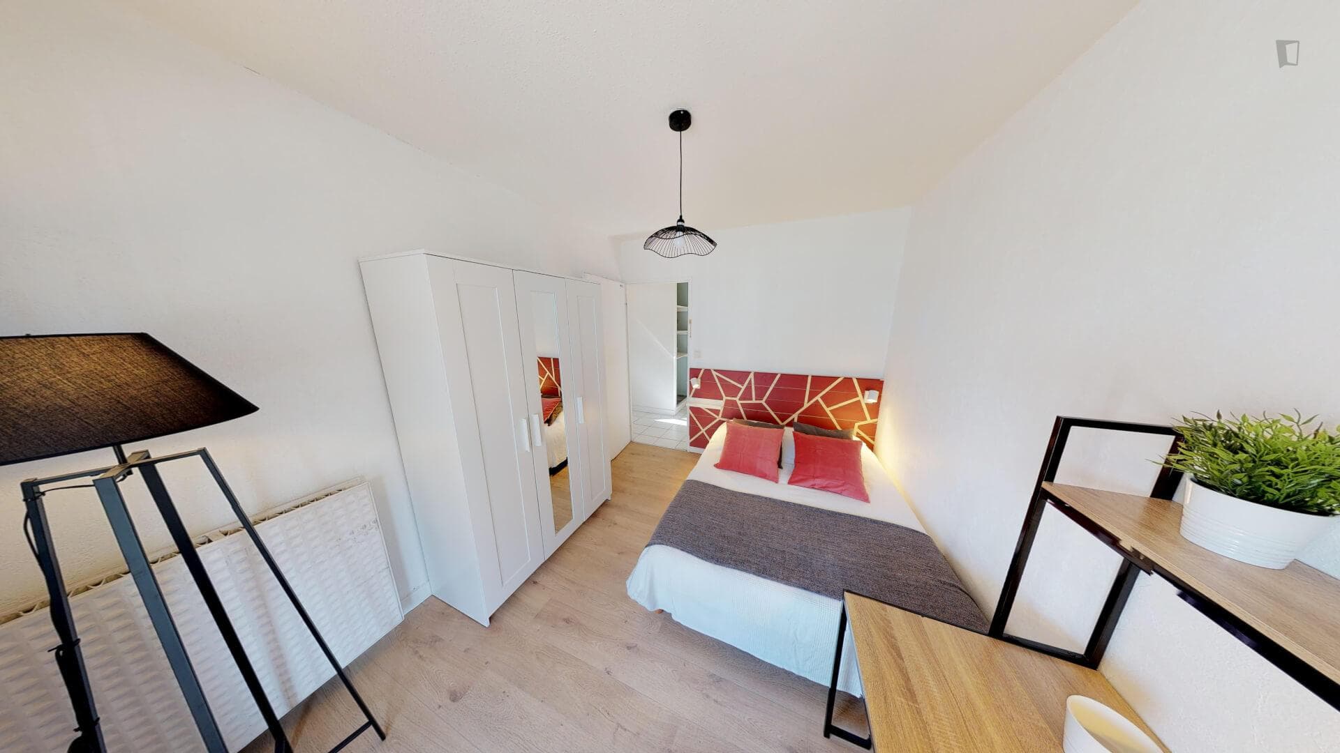 Lovely double bedroom photo 1