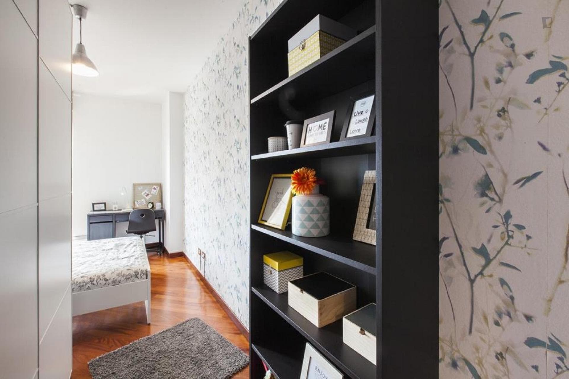 Snug double bedroom in a 5-bedroom apartment near Affori FN metro station photo 1
