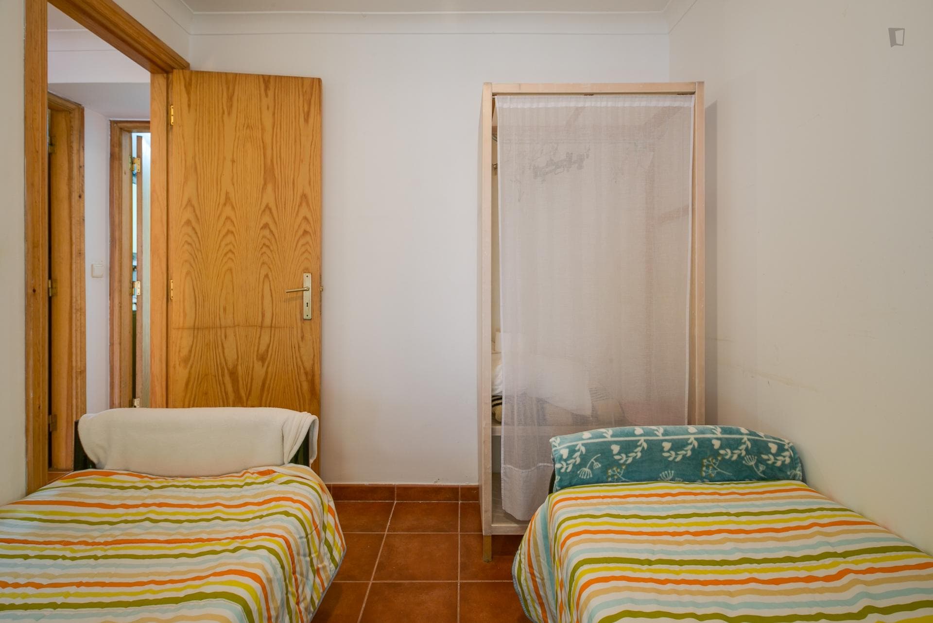 Appealing 2-bedroom apartment with a small patio in Santa Apolonia photo 1