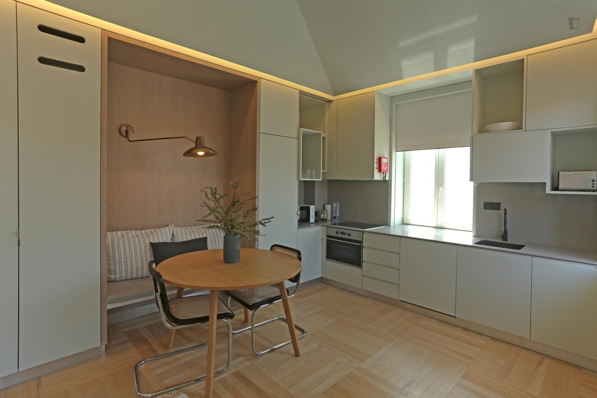 Alluring 1-bedroom apartment near Palácio da Bolsa photo 1