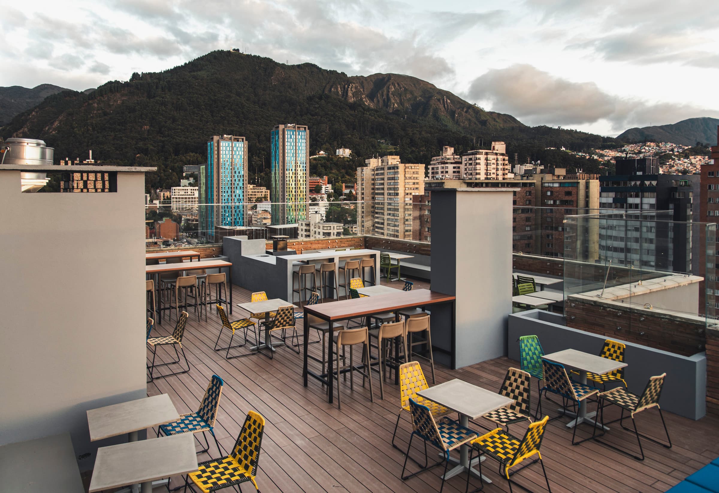Designed Building w/ Coworking + Rooftop Pool + Gym photo 1