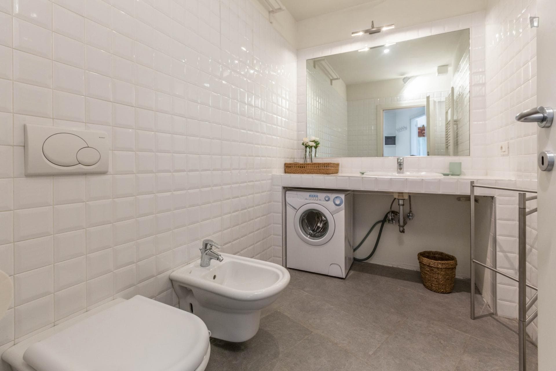 Homely 3-bedroom apartment in the centre of the city photo 1