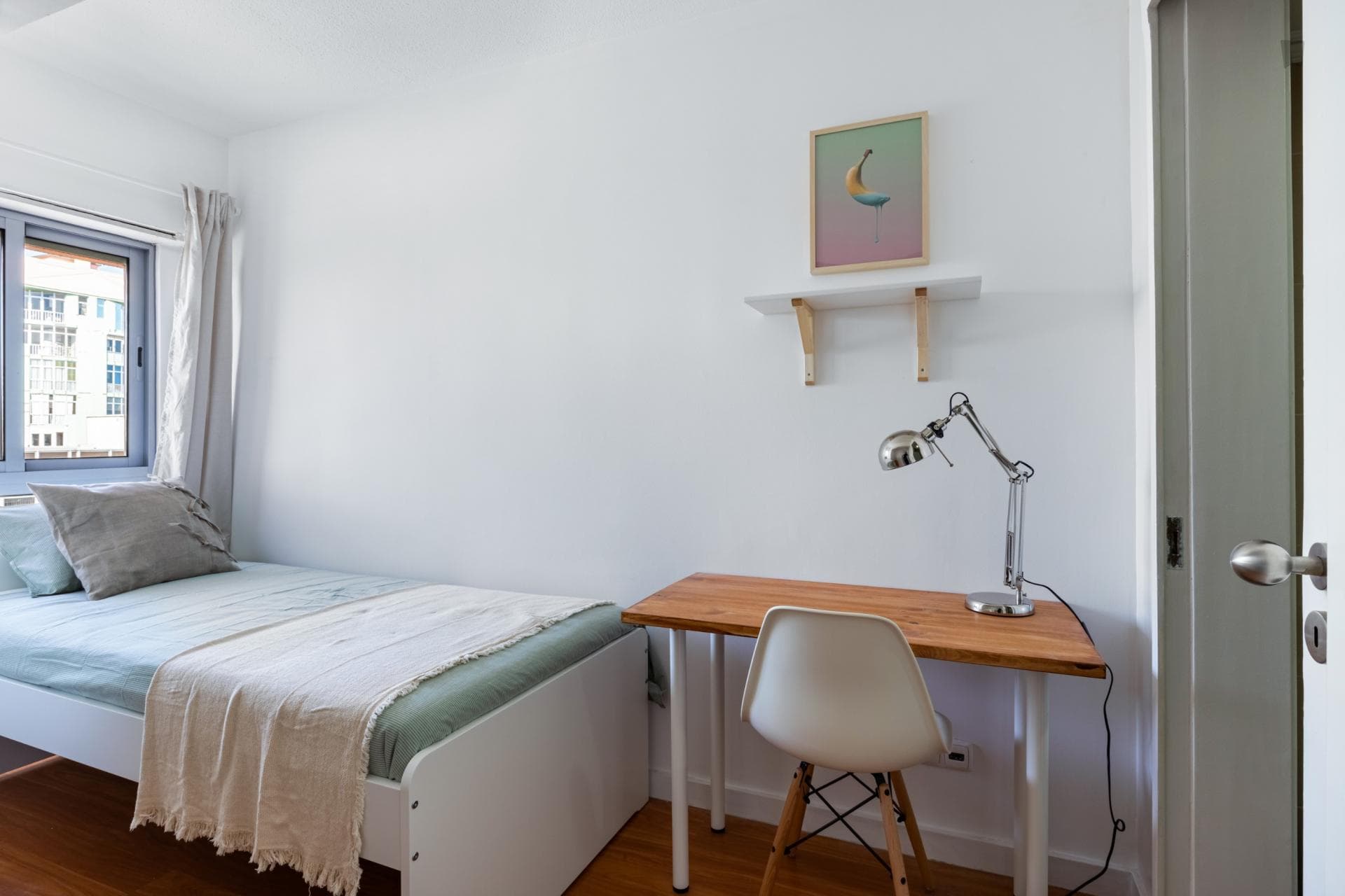 Incredible single ensuite bedroom in Olaias - Room 3 photo 1