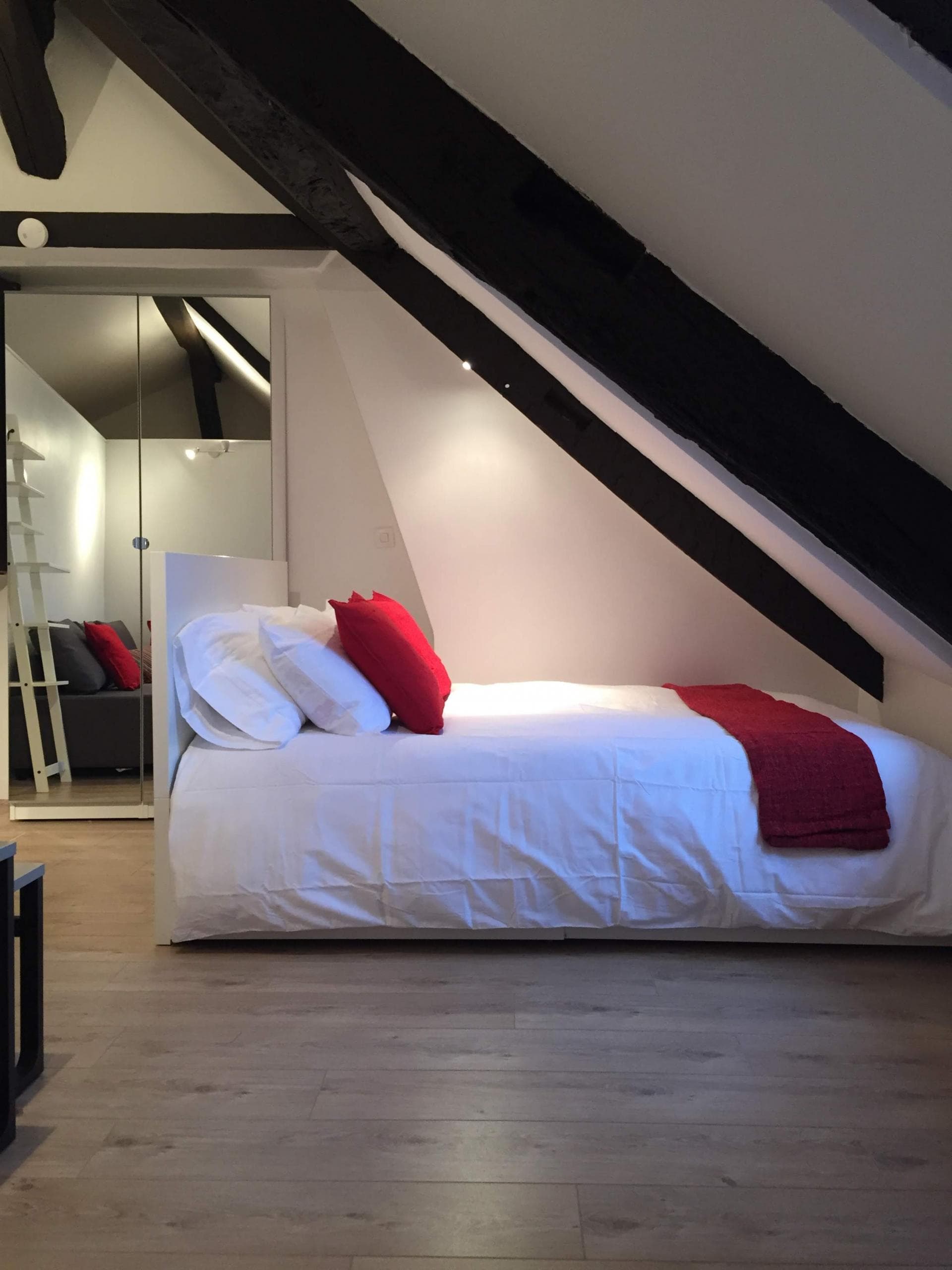 Charming studio near the Sentier metro photo 1