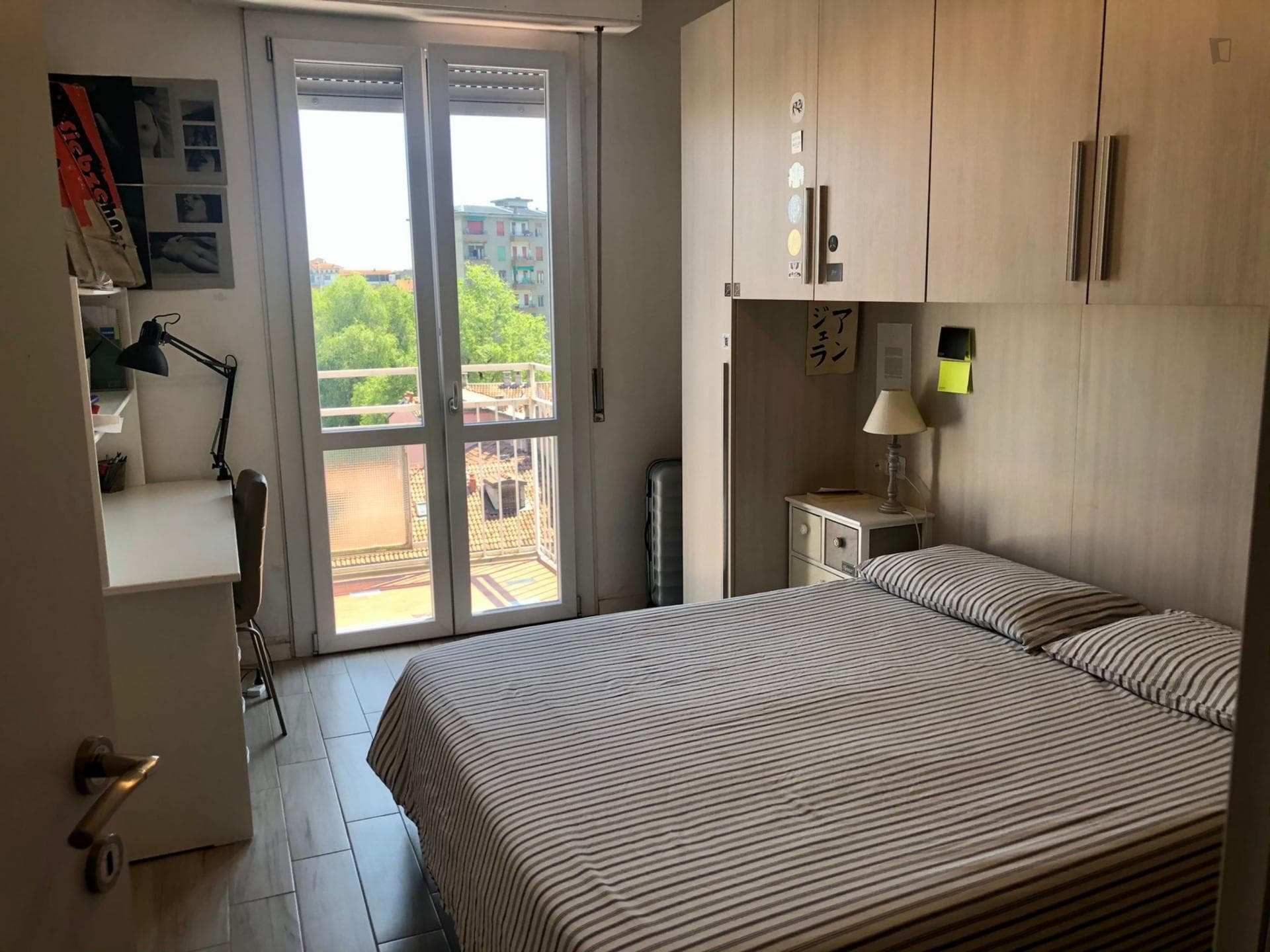 Sunny double bedroom with a balcony, in Barona photo 1