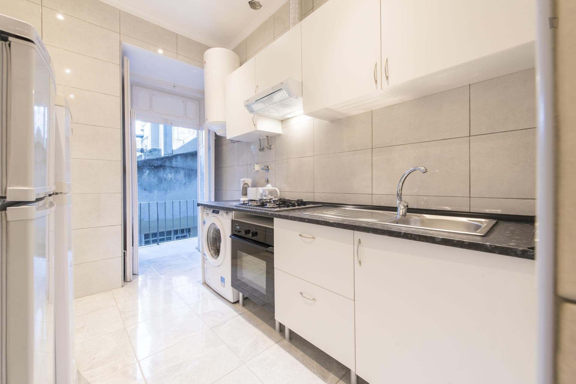 Alluring double bedroom in 5-bedroom apartment, close to Instituto Superior Técnico photo 1