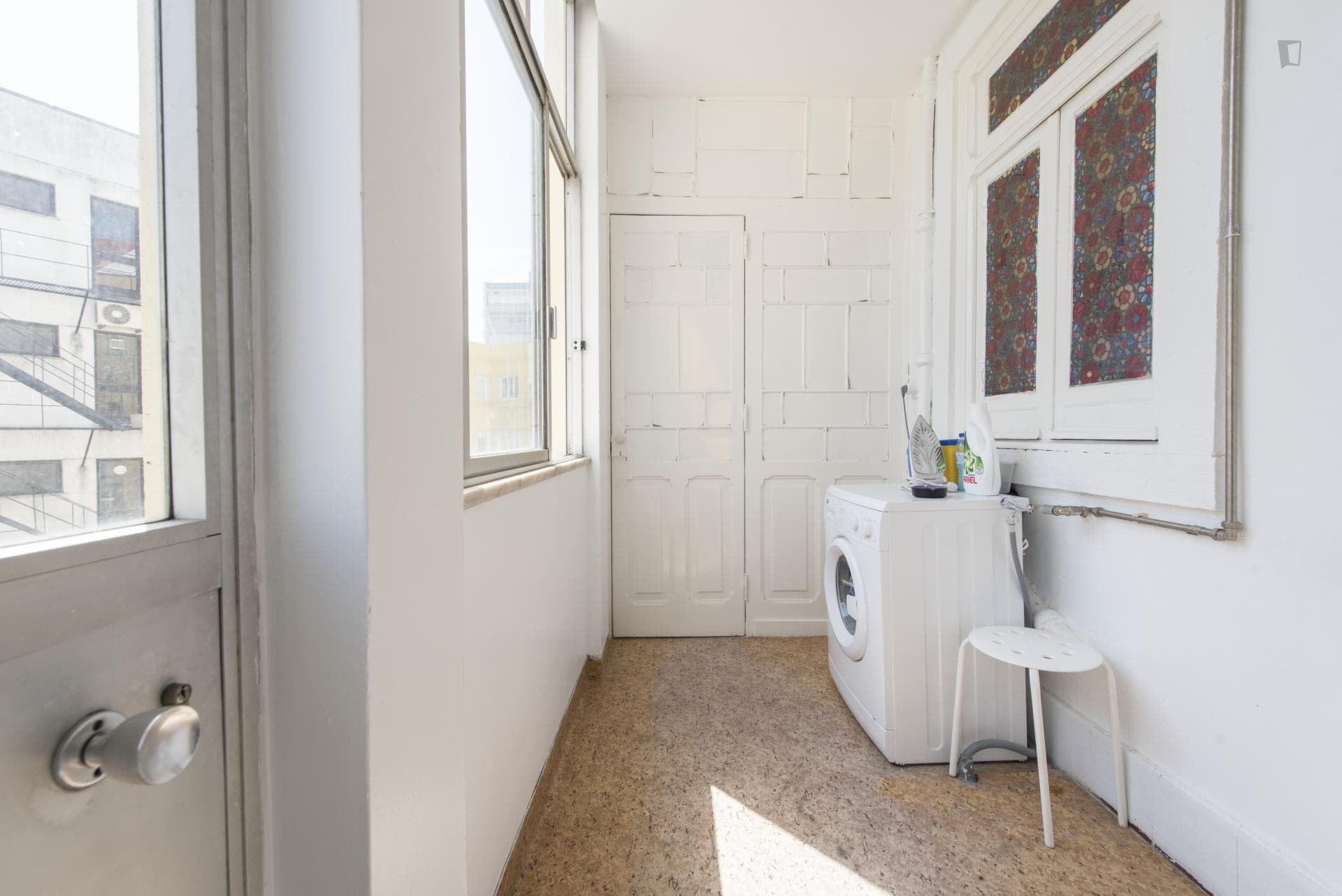Single bedroom in a 6-bedroom flat in Saldanha photo 1