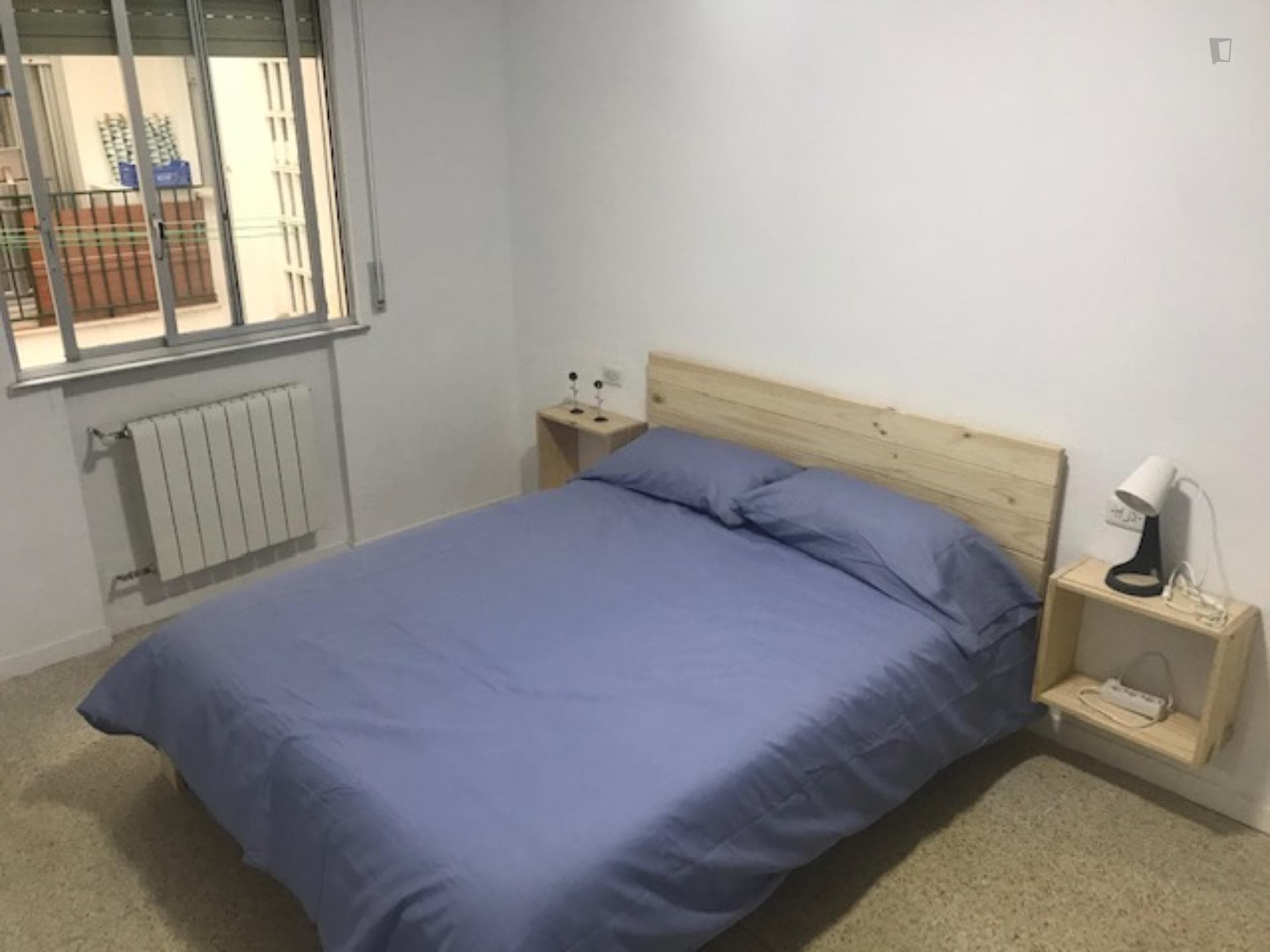 Double bedroom in 3-bedroom apartment photo 1