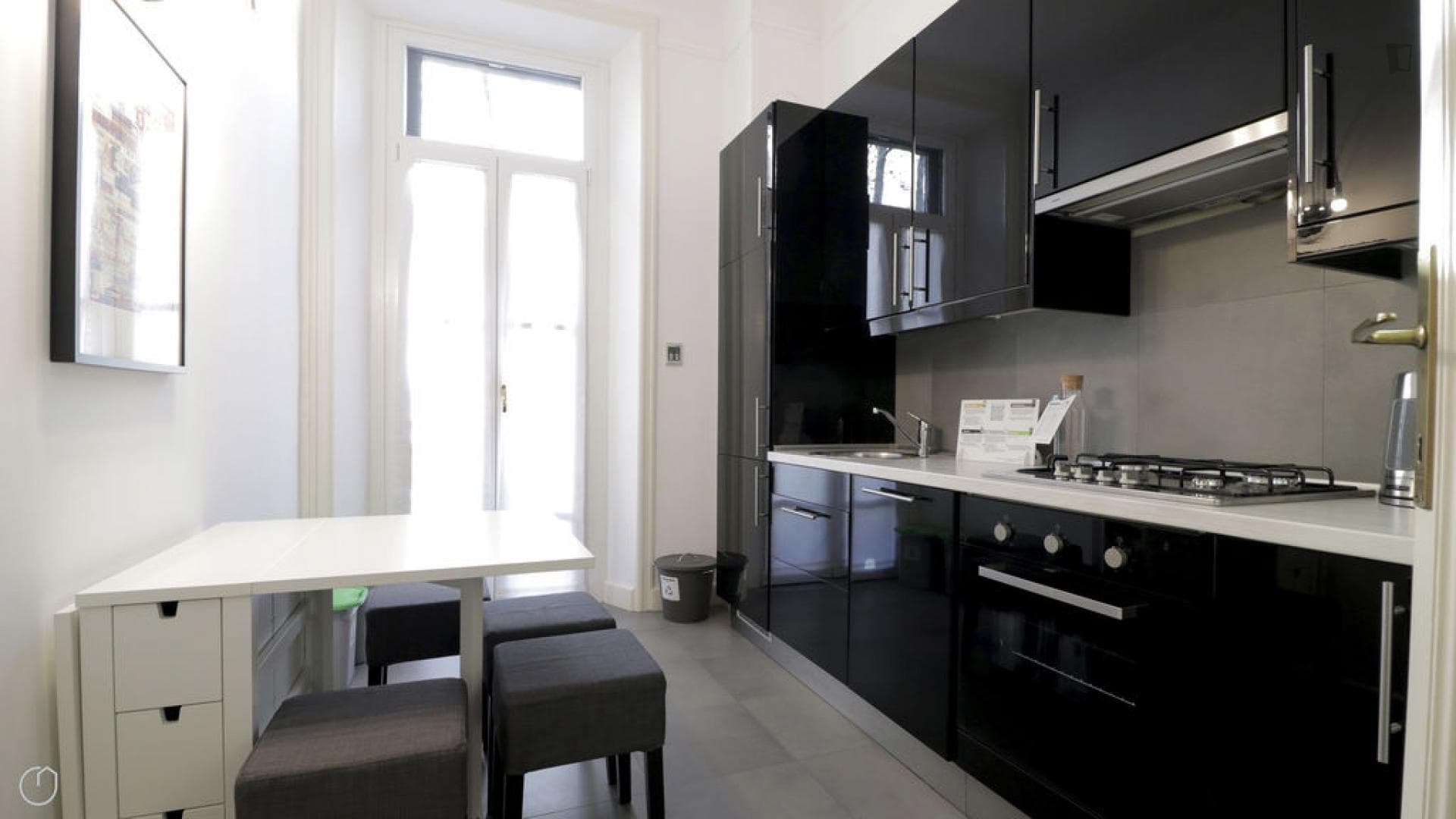 3-bedroom apartment photo 1