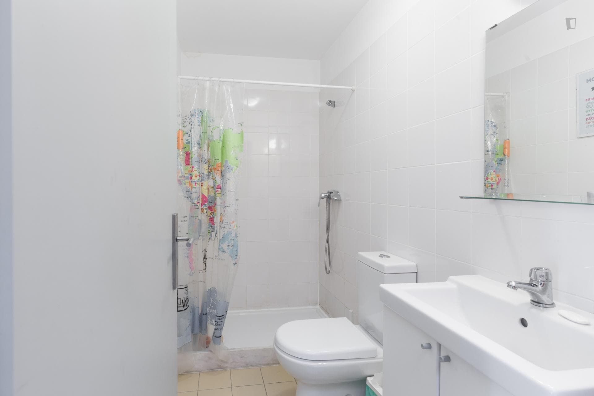 Bright single bedroom in residence, close to the 24 de Agosto metro station photo 1