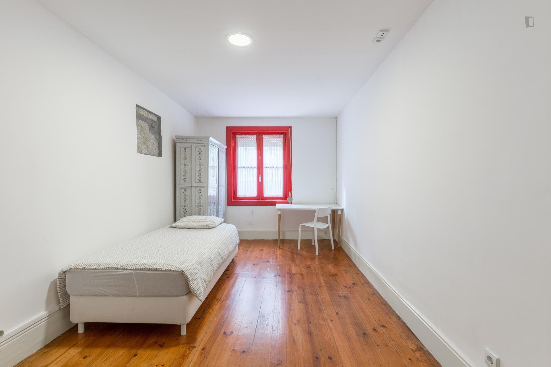 Cute single ensuite bedroom near the Heroísmo metro photo 1