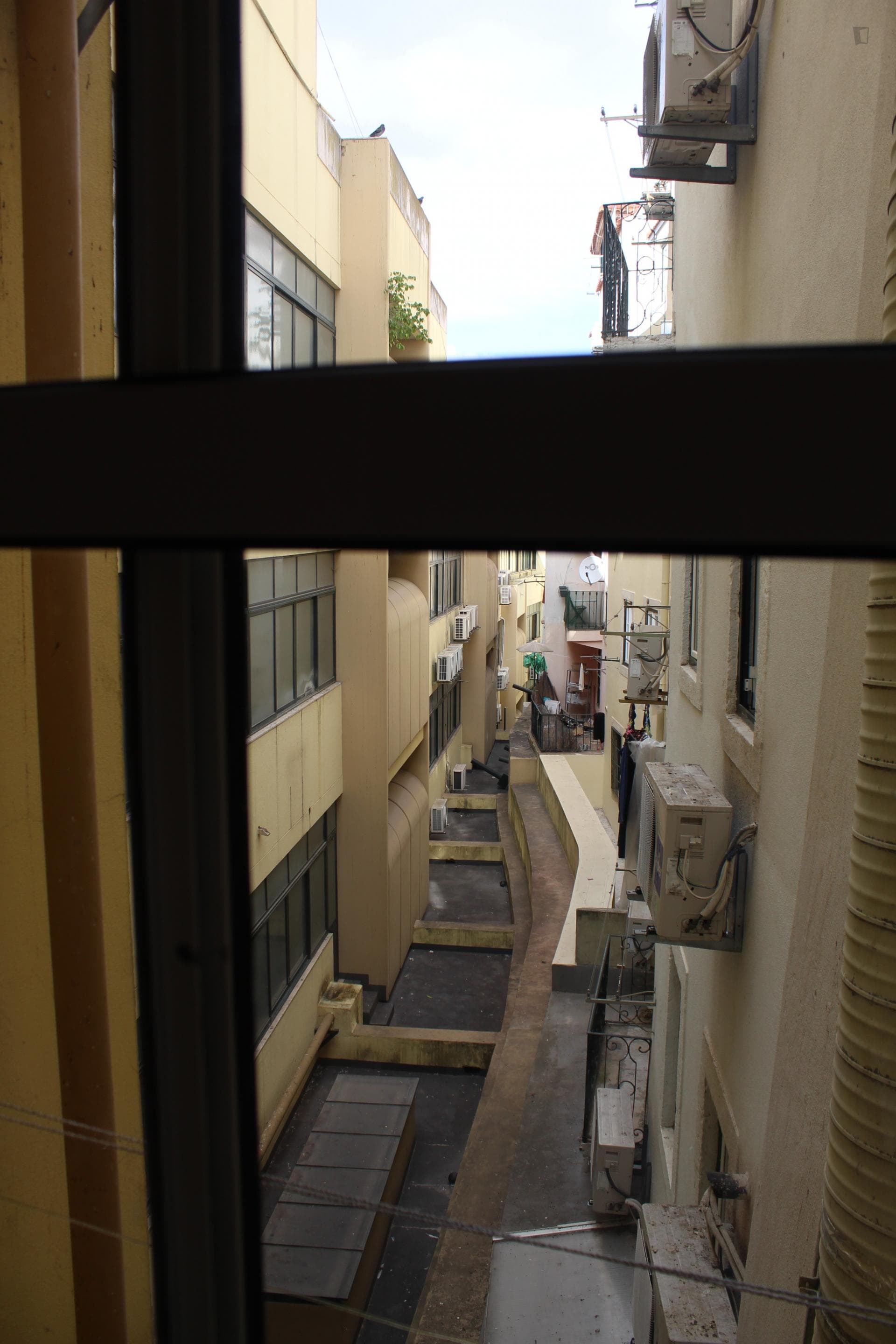Cheerful single bedroom close to Rossio train and subway station photo 1