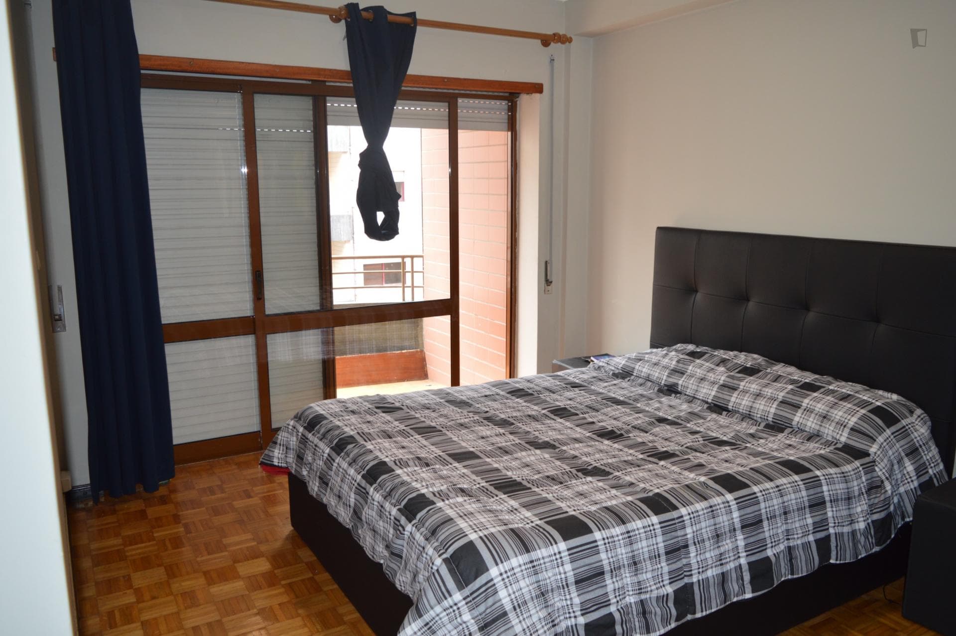 Double bedroom in a 4-bedroom apartment in Braga photo 1