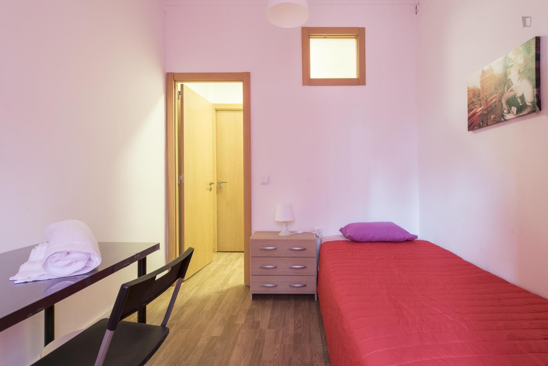 Comfy single bedroom in Arroios photo 1