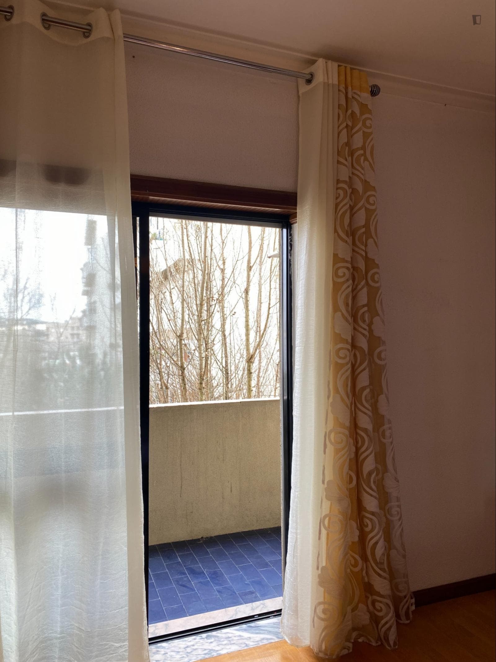Homely double bedroom photo 1