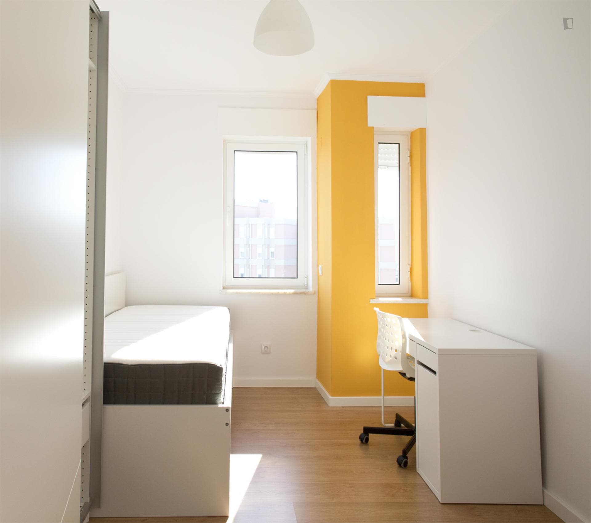 Good looking single bedroom only minutes away from Chelas metro station photo 1