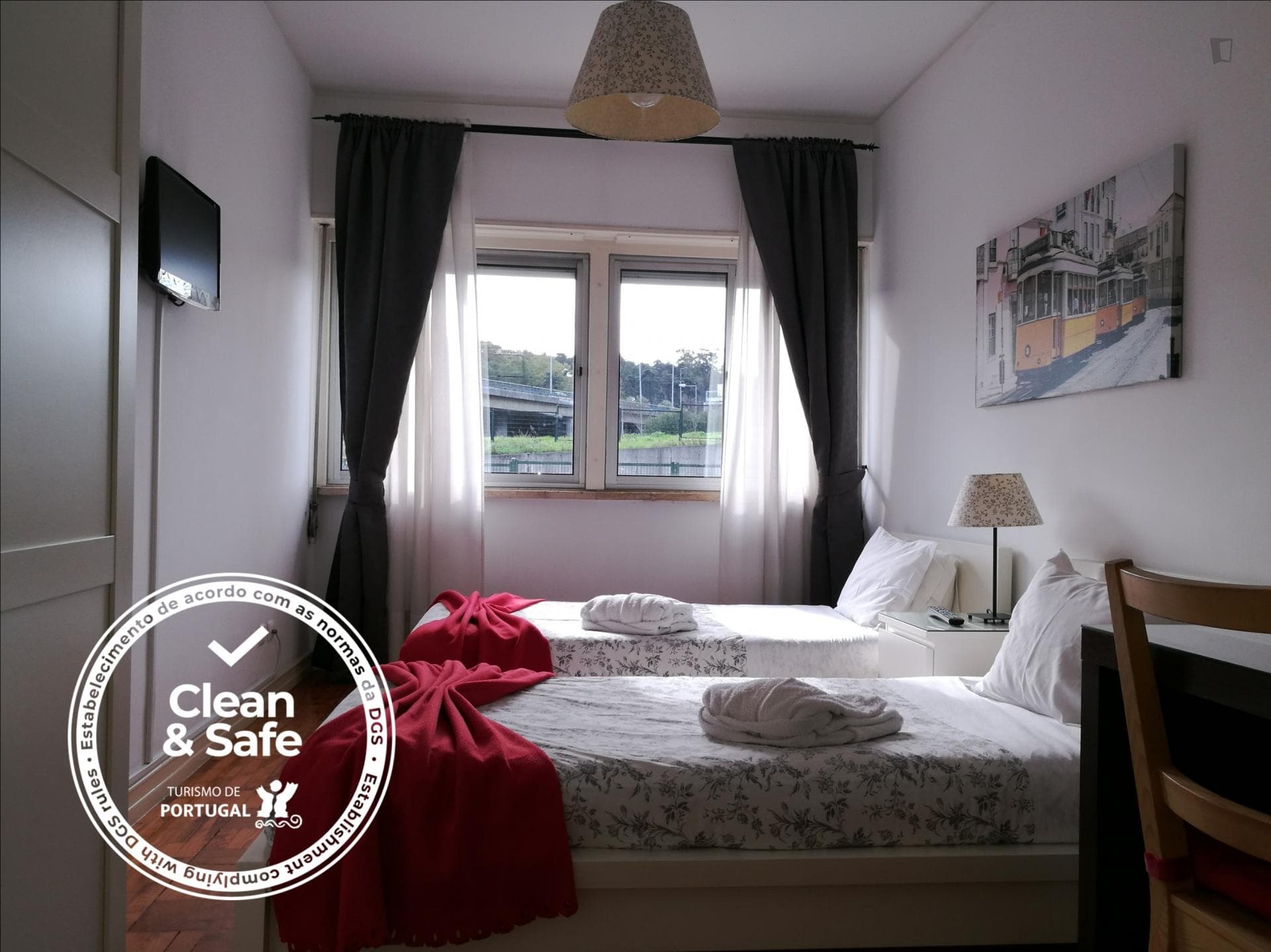 Admirable twin bedroom with a private bathroom, near the Benfica train station photo 1
