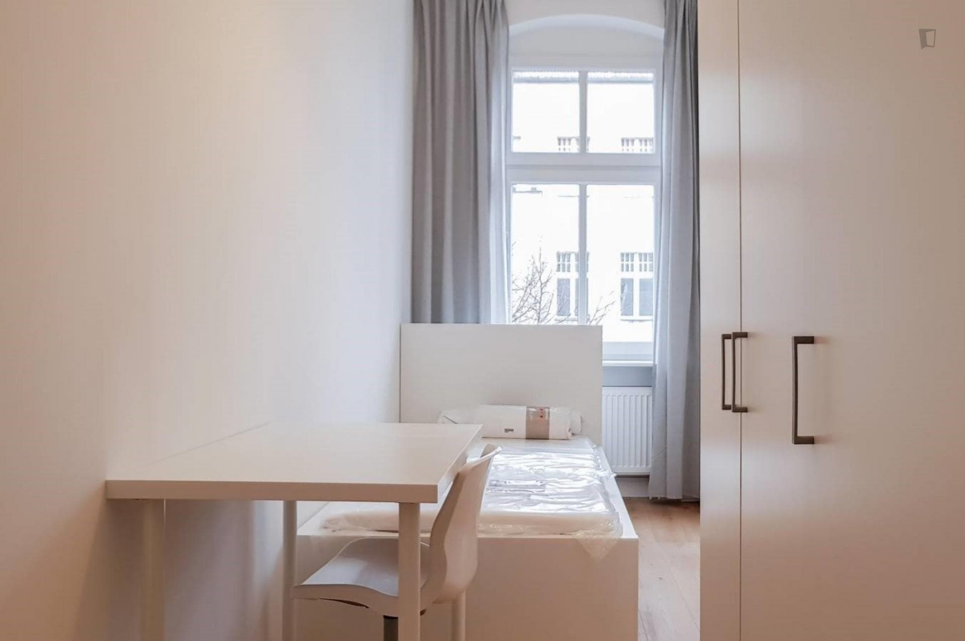 Excellent single bedroom near the Nauener Platz metro photo 1