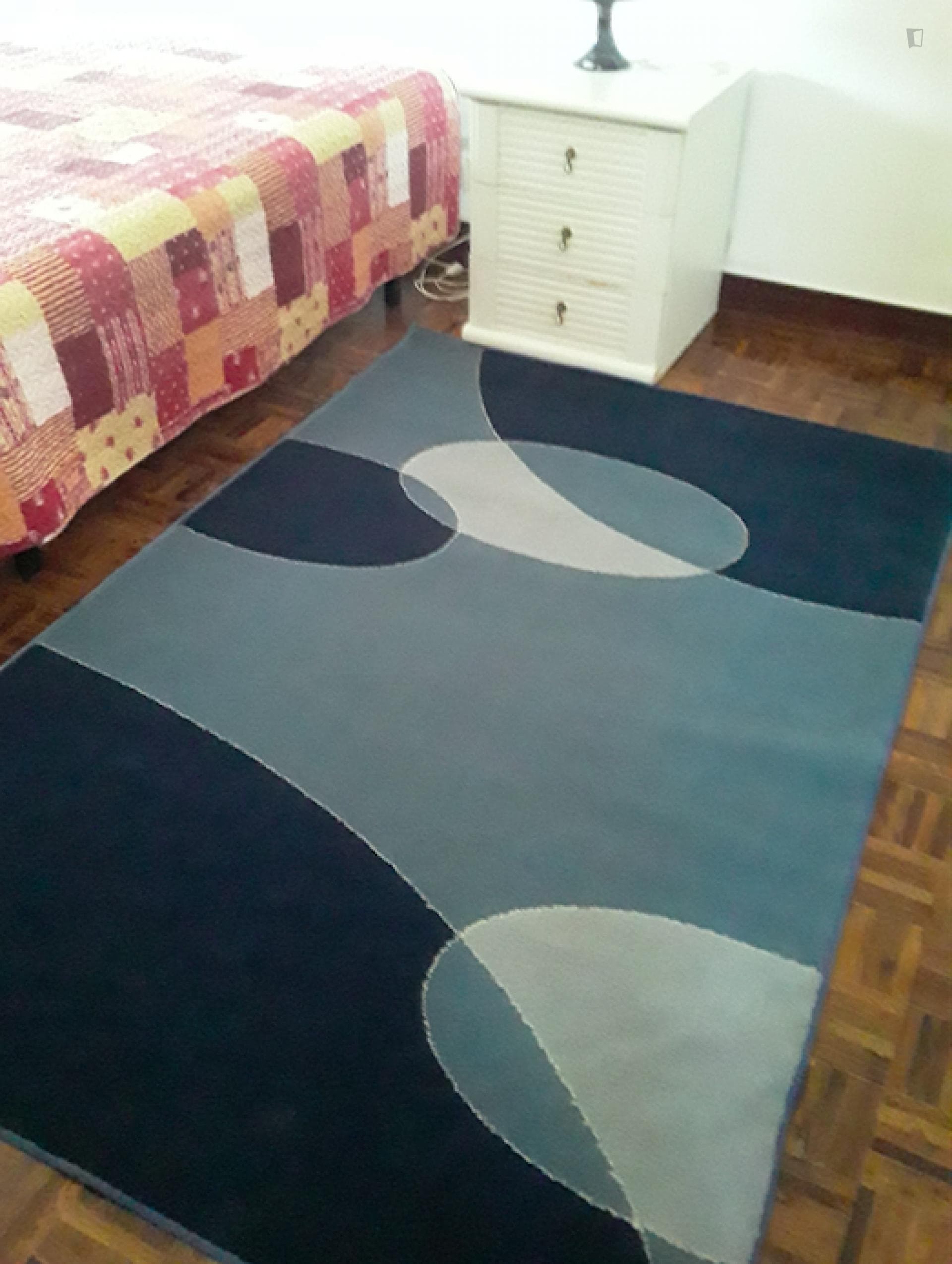 Comfy double bedroom in central Coimbra photo 1