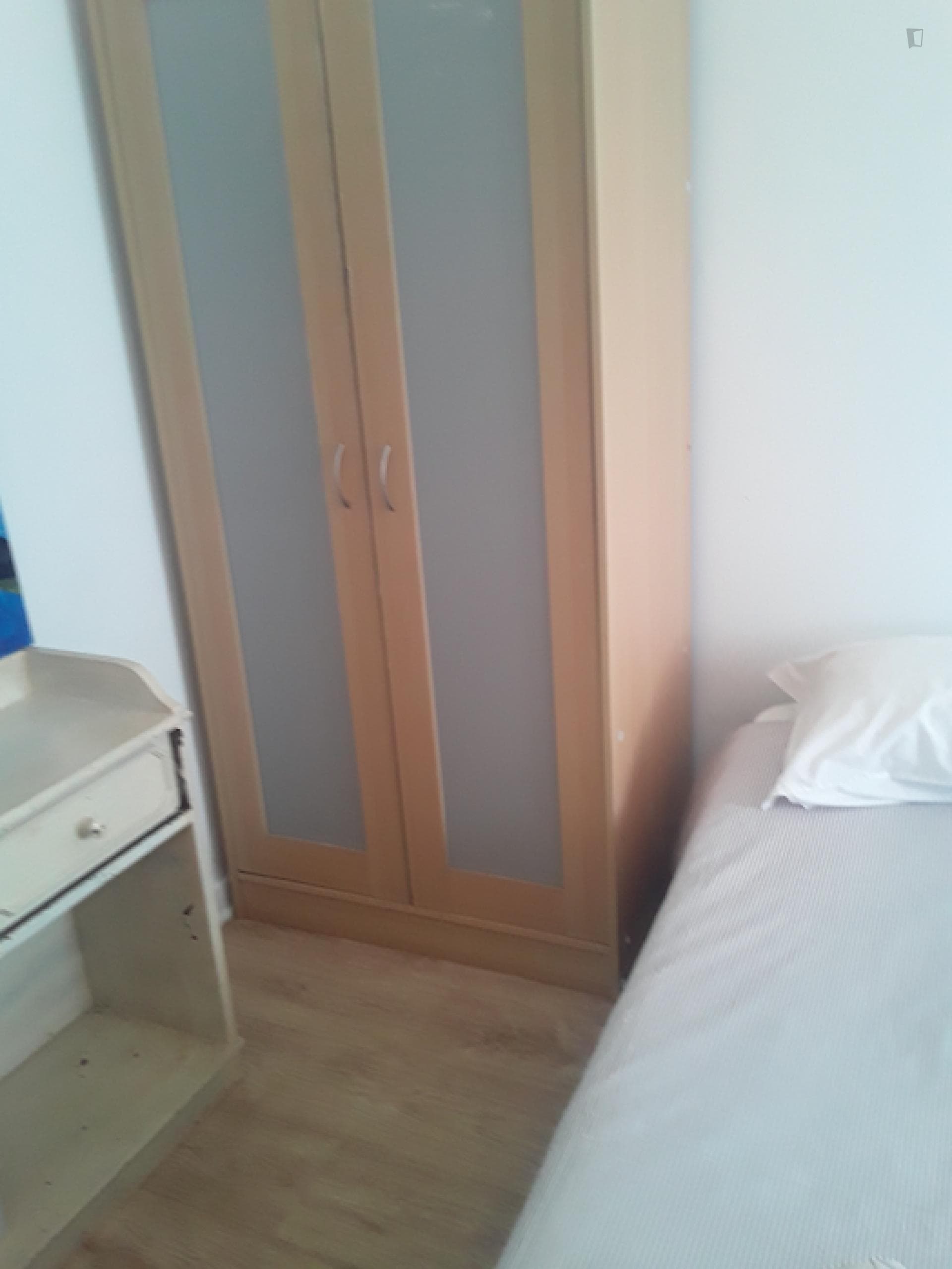 Bright twin bedroom in the centre of Coimbra photo 1