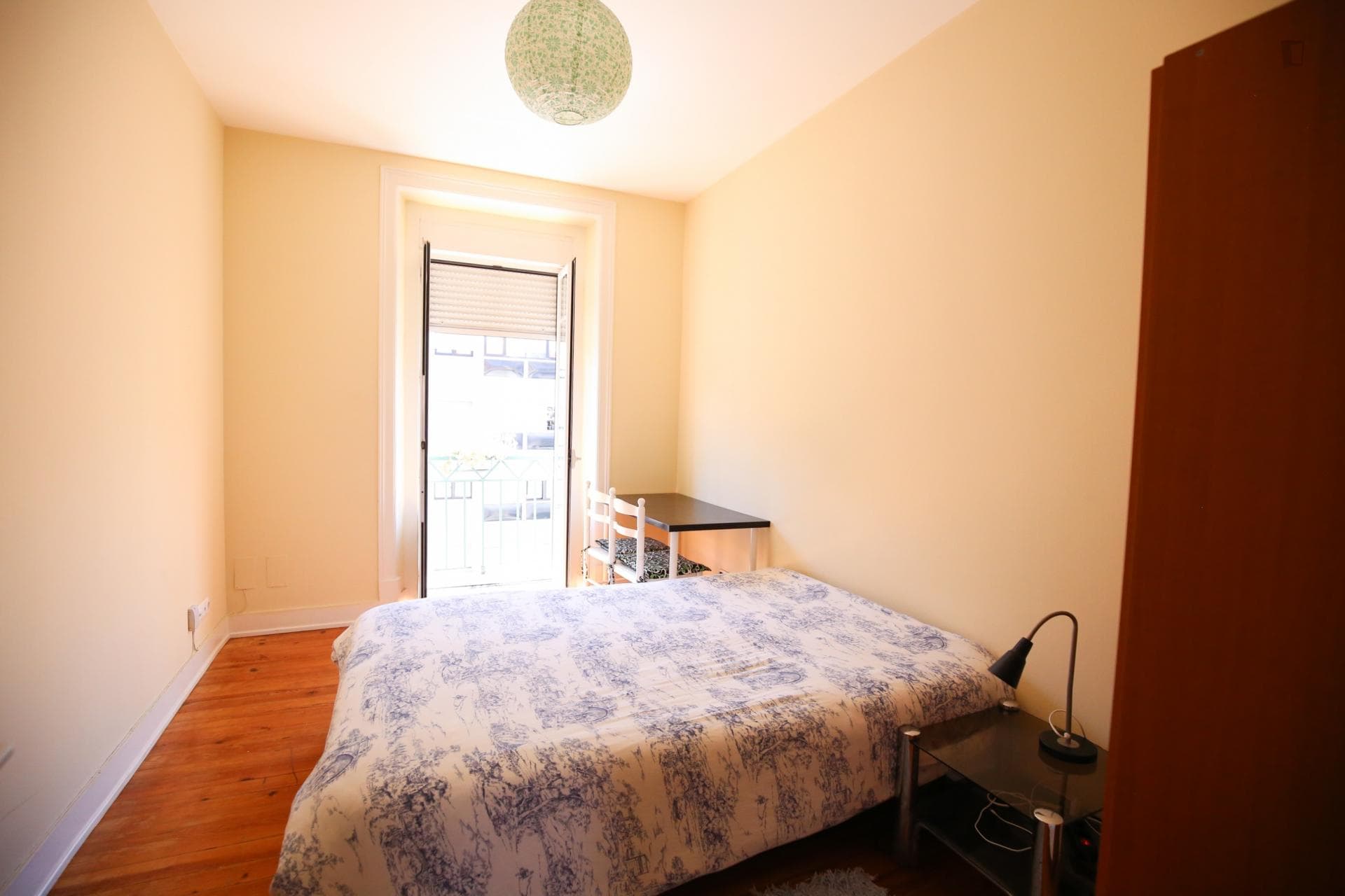 Cool and comfortable double bedroom in Arroios photo 1