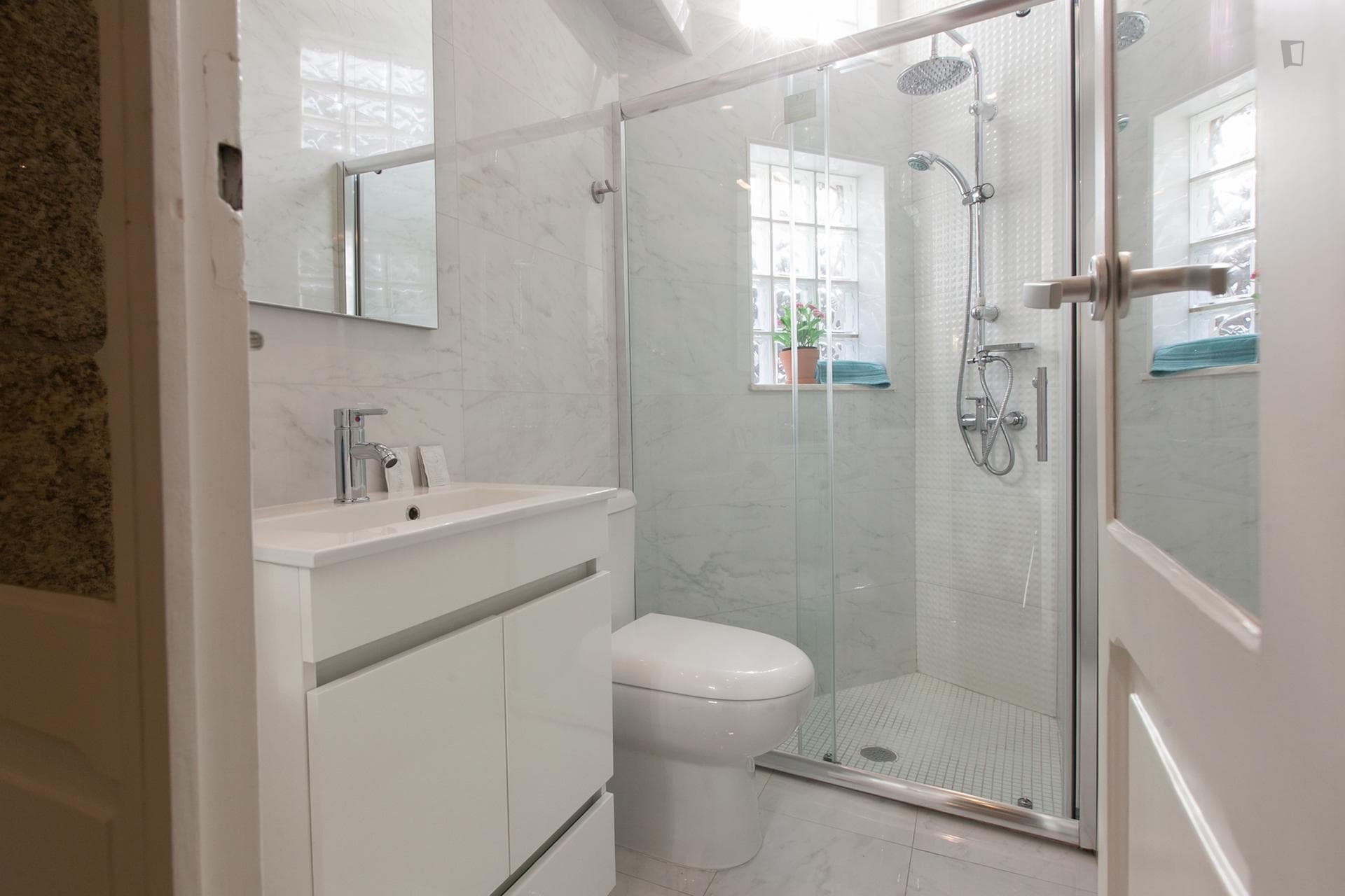 Awesome 3-bedroom house near the Estádio do Dragão metro stattion photo 1
