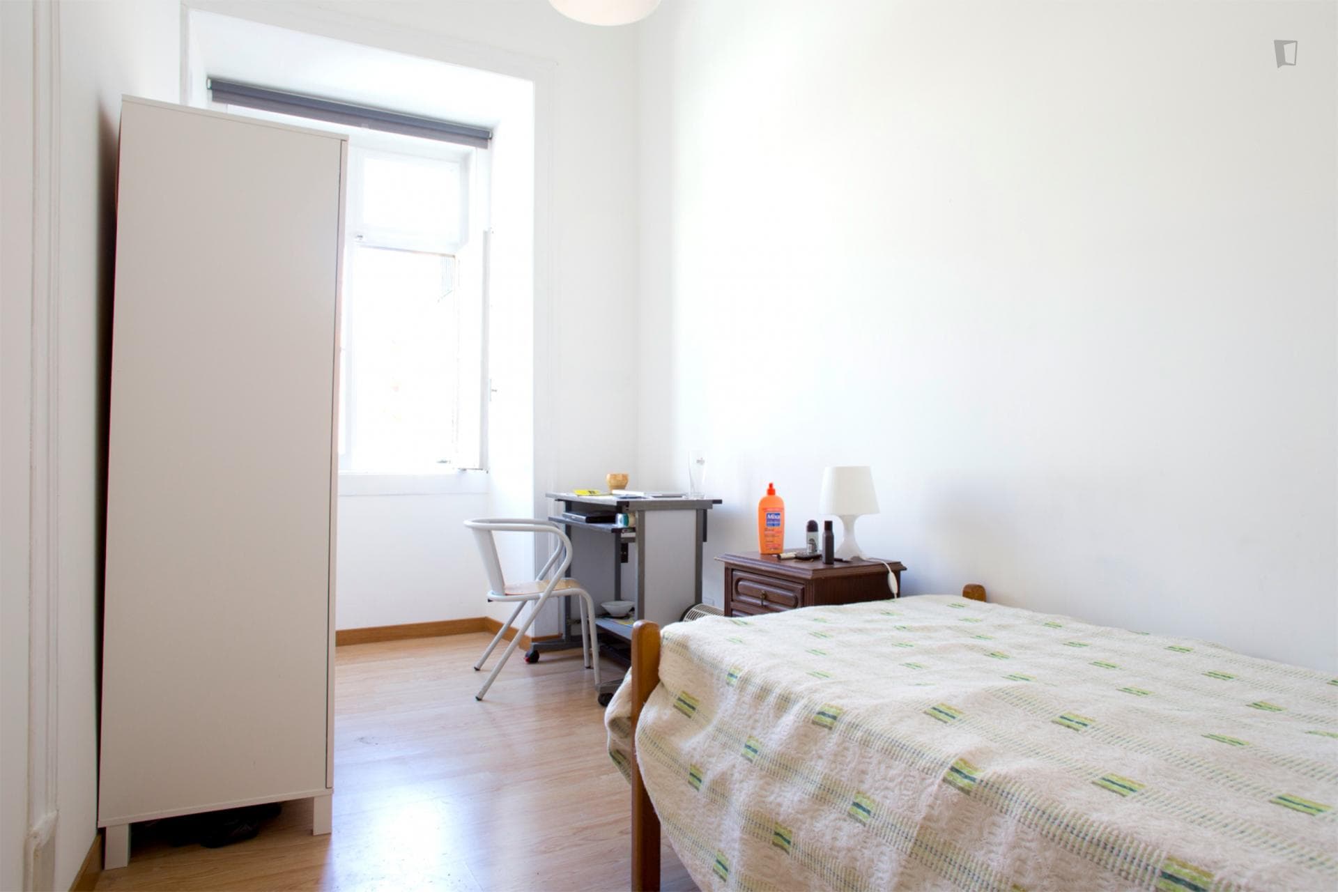 Single room in proximity to IADE - Creative University photo 1