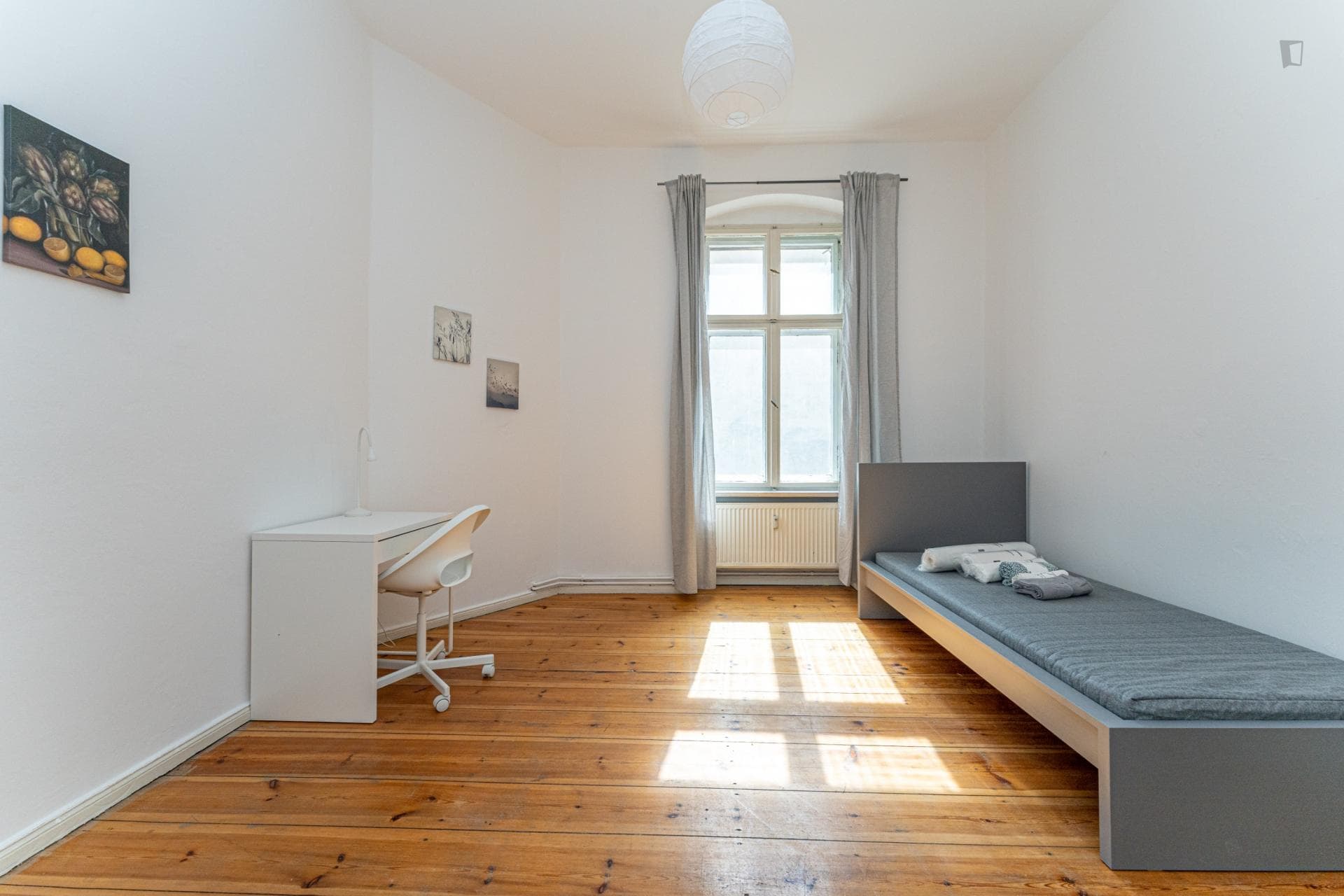 Comfortable single bedroom in a 3-bedroom apartment near Warschauer Straße transport station photo 1