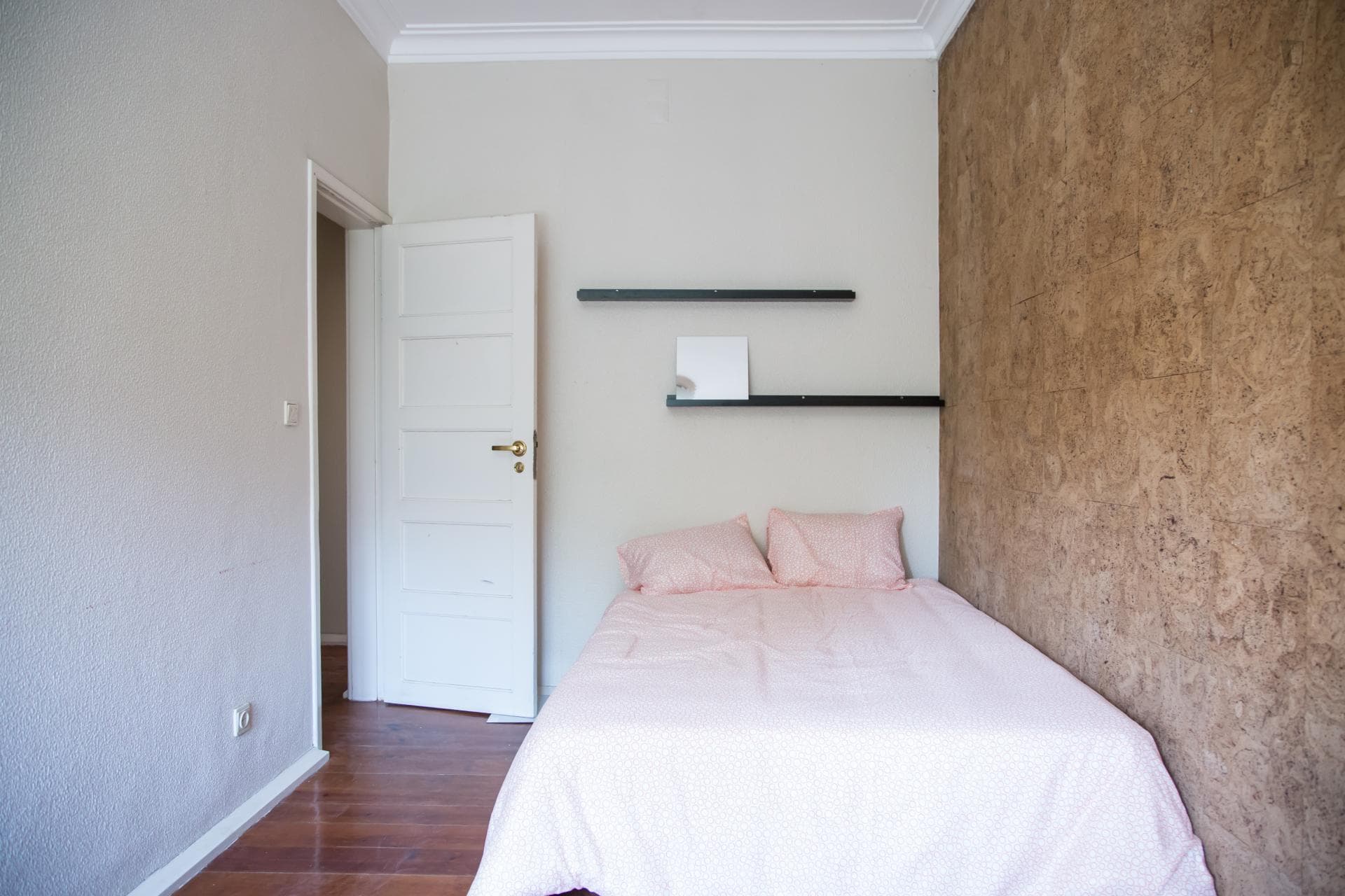 Nice and cosy double bedroom in Alvalade photo 1